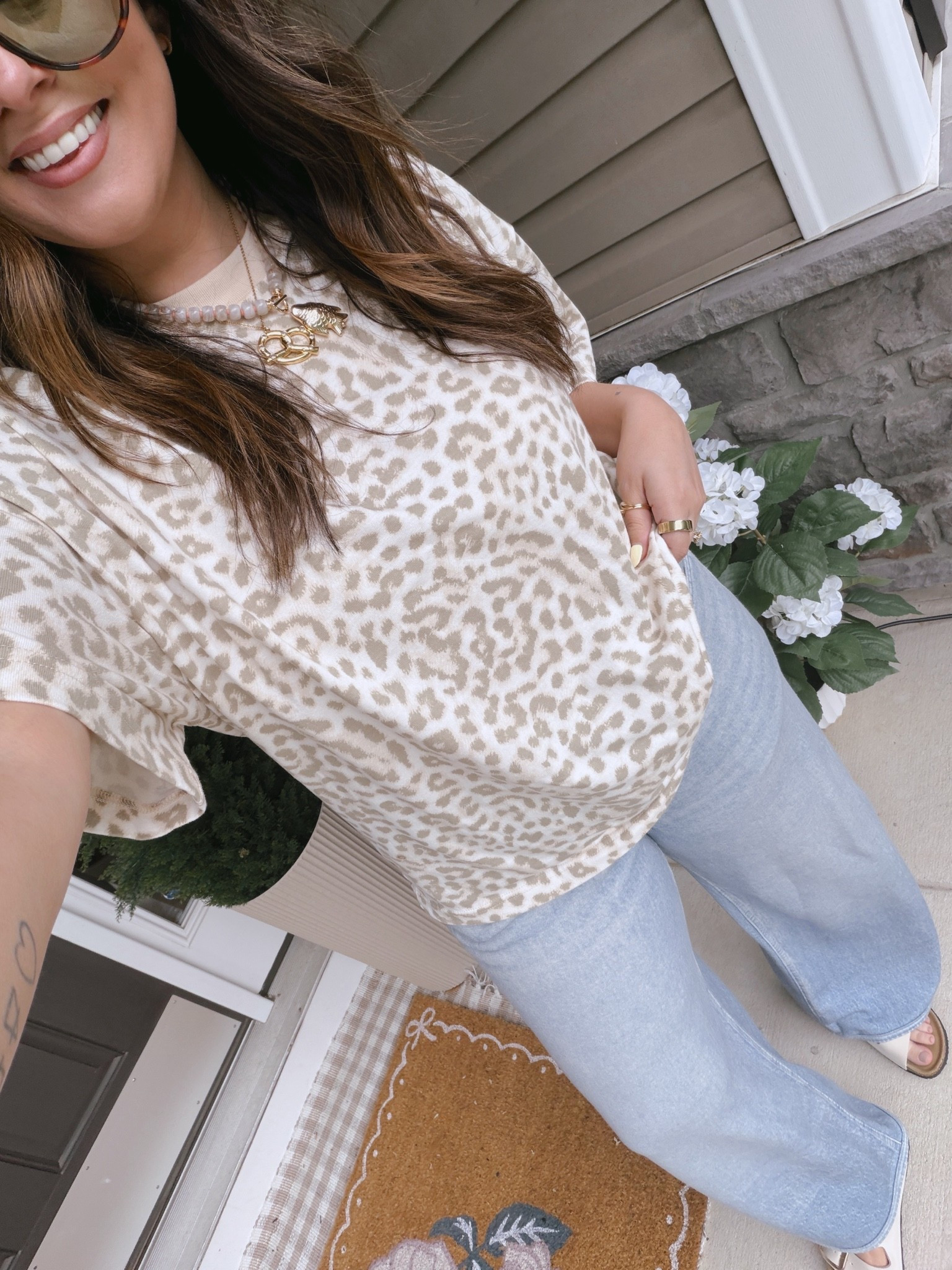Wearing a large in the jeans and an XL in the tee

#LTKmomlife #LTKootd #LTKMidsize