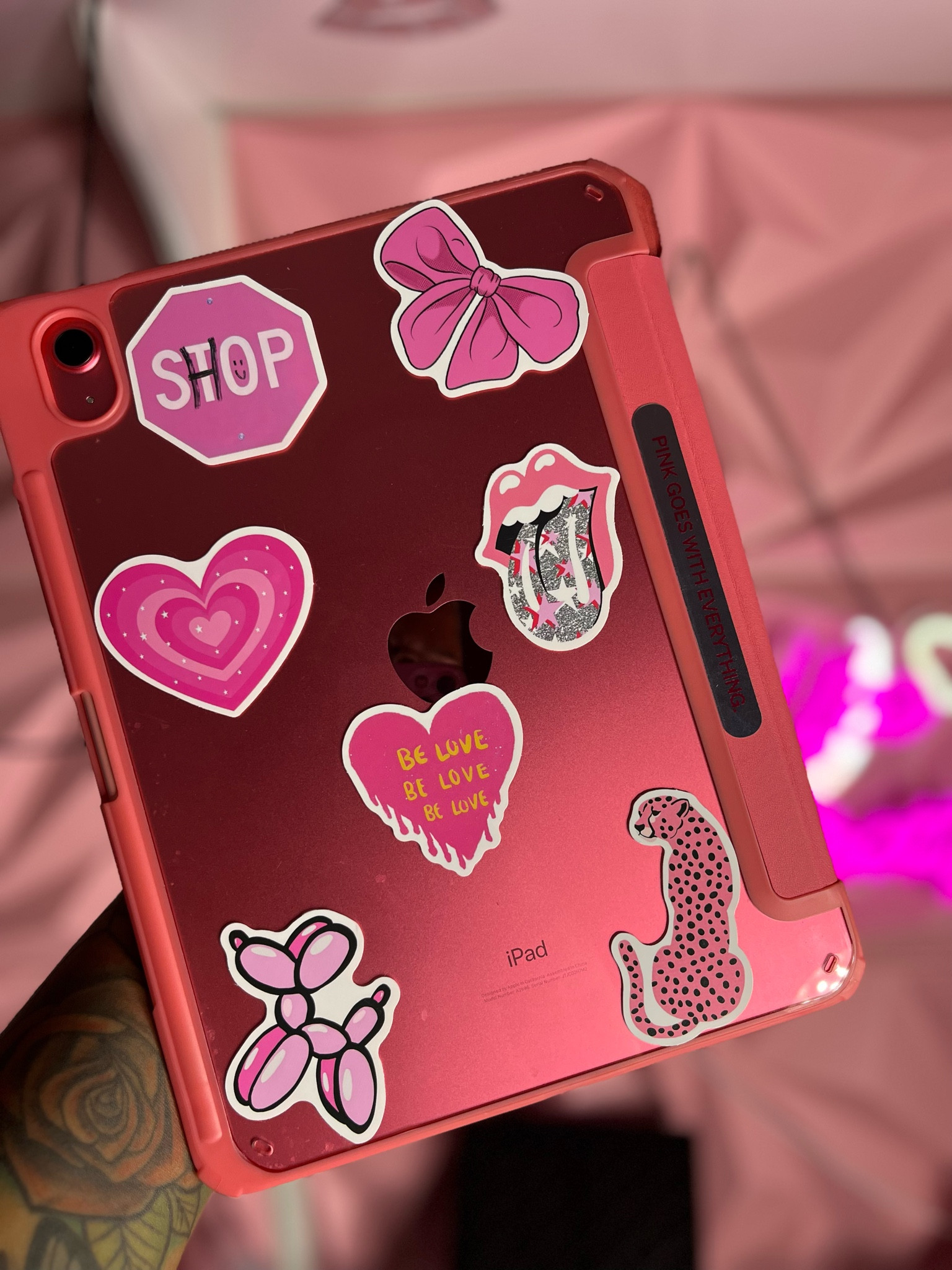 pink goes with everything 🎀💓 #ipad 