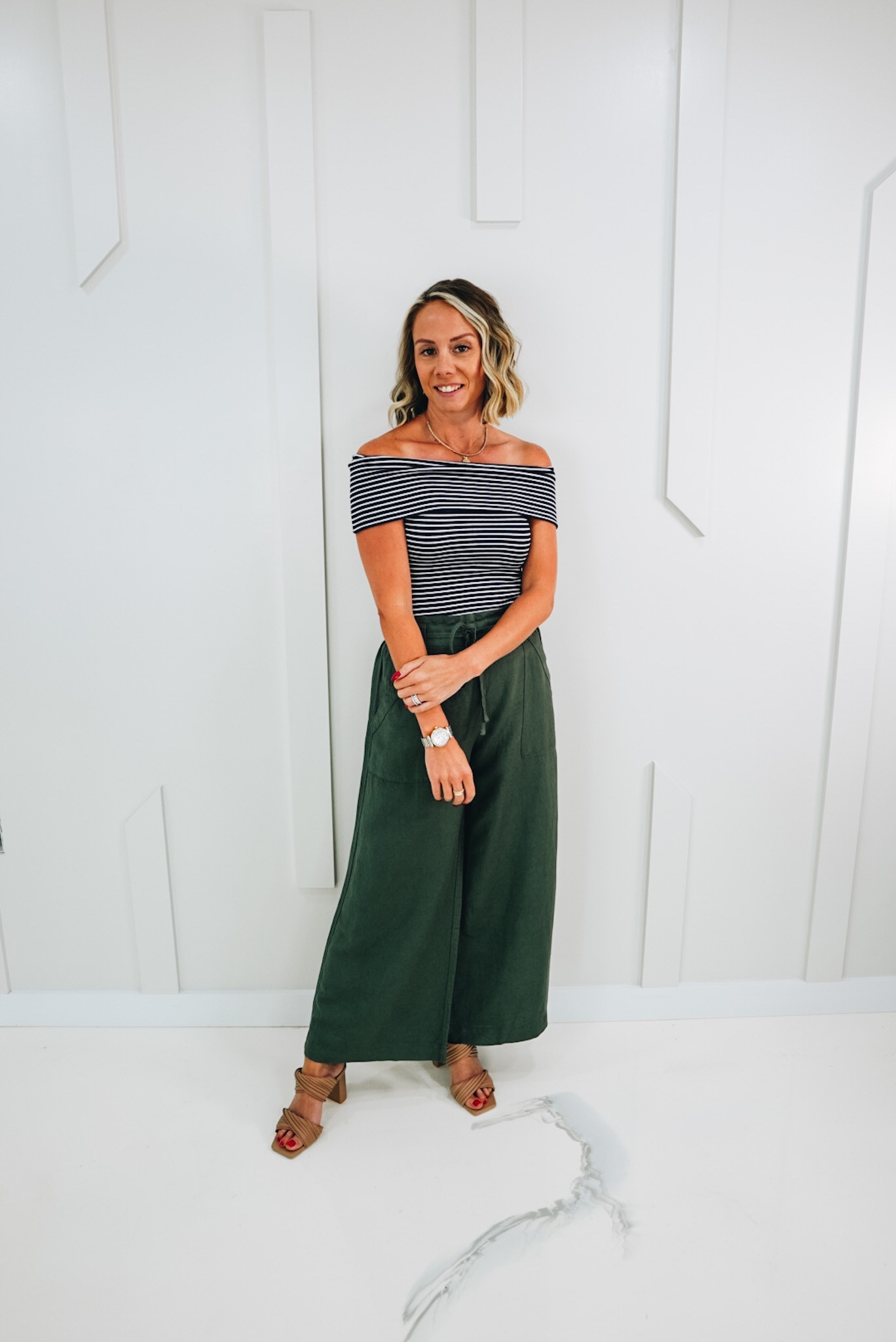 Absolutely love these green wide leg linen pants! Wearing an XS in pants and top but need a small in the top. 

Fashionably late mom
Linen pants
Wide leg pants
Off the shoulder top
Summer outfit 
Dolce vita sandals


#LTKsalealert #LTKstyletip #LTKunder100