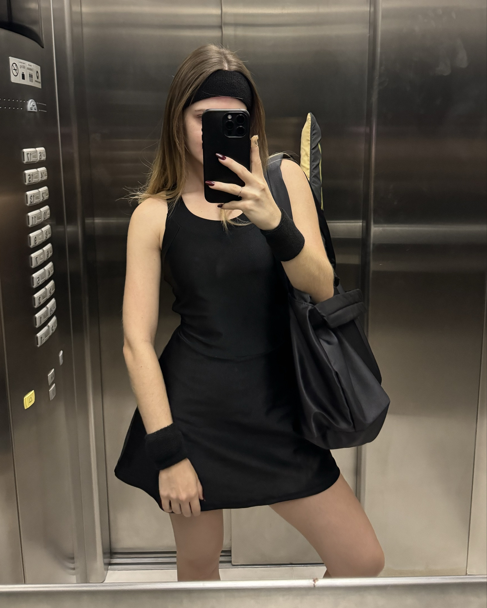 Look tenista! 
Afinal amamos praticar esportes e estar linda. 


#LTKbrasil #LTKfitness