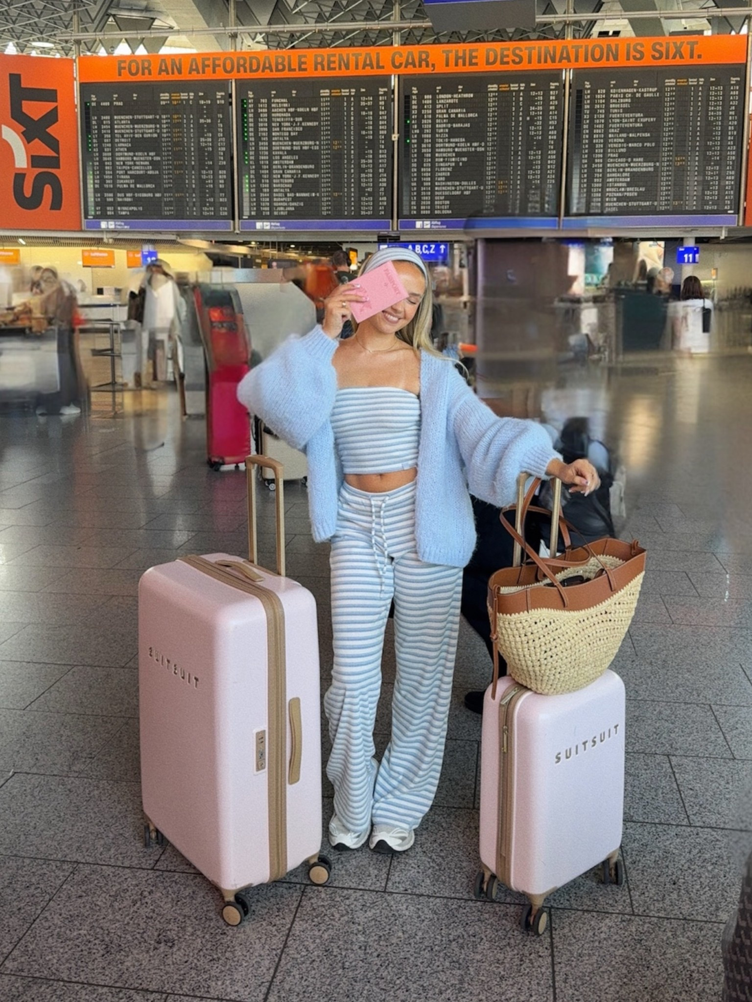 anzeige *aff airport fit 🩵

#LTKeurope #LTKtravel #LTKpetite