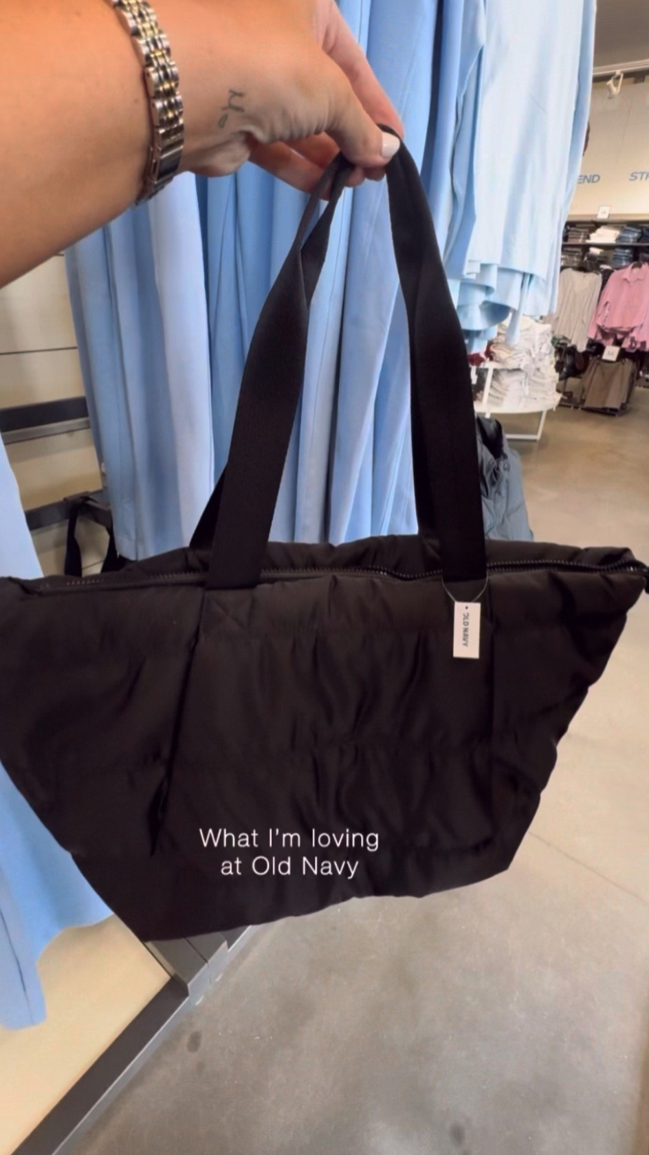 This bag is awesome! Great for mom life, work, or travel and the gym!