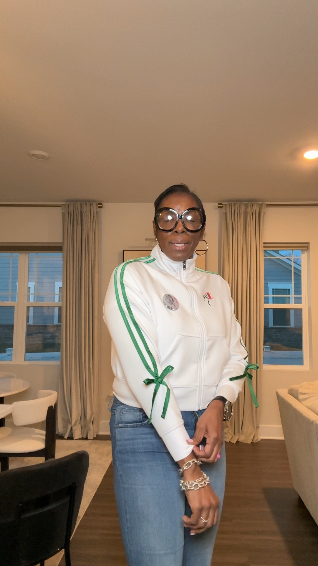 I found an amazing Champion sweat jacket at Target. They also carry the matching pants, which look great, but unfortunately they weren’t quite long enough for me since I’m 6 feet tall. Even so, it’s a really nice set.

#Champion #TargetFinds #Streetwear #CozyStyle #Athleisure