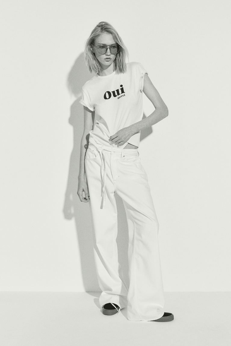 Fitted cotton T-shirt - Round neck - Short sleeve - Cream/Oui - Ladies | H&M GB | H&M (UK, MY, IN, SG, PH, TW, HK)