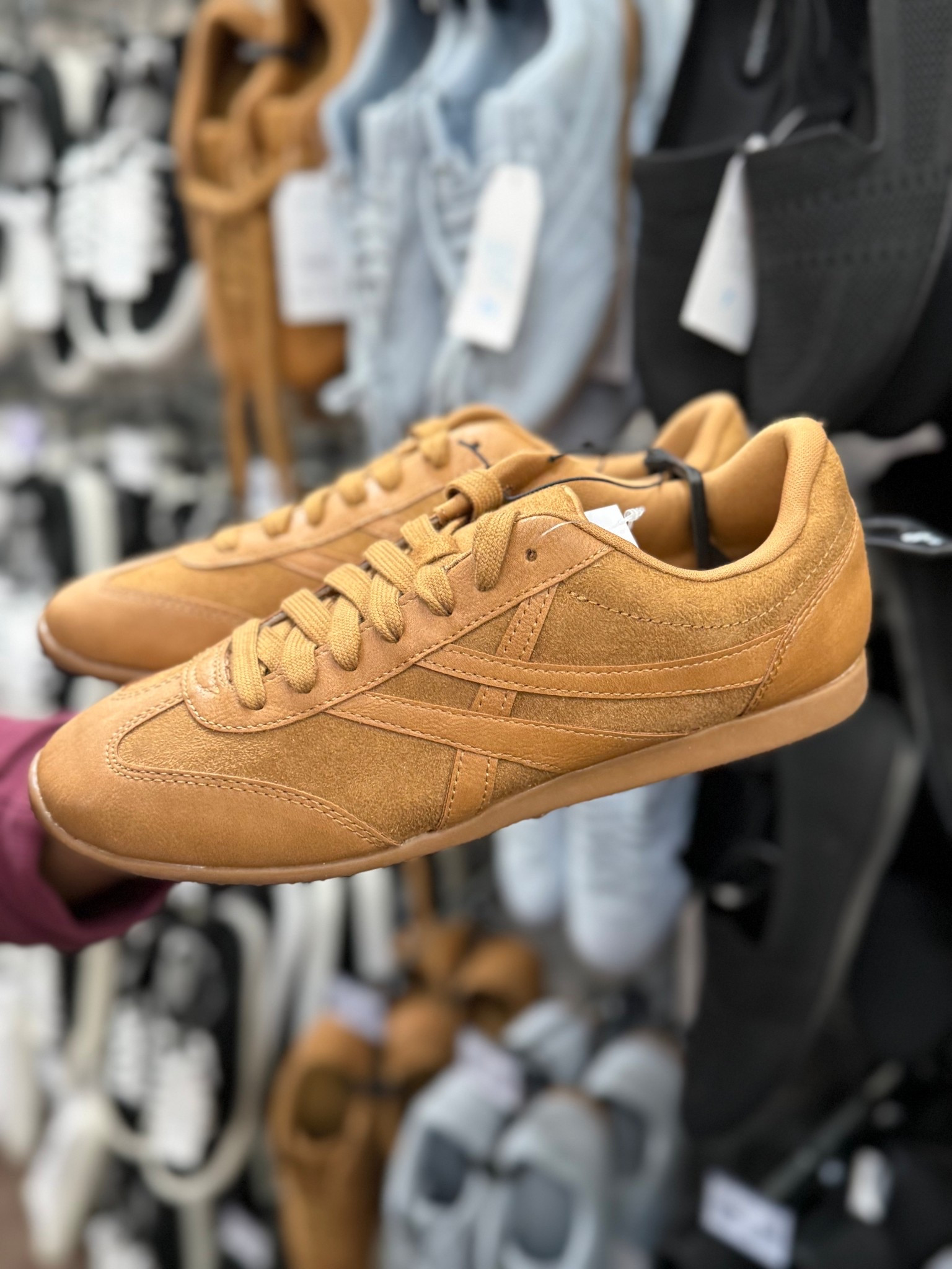 These sneakers are so cute! And they’re under $25. ❤️ ￼