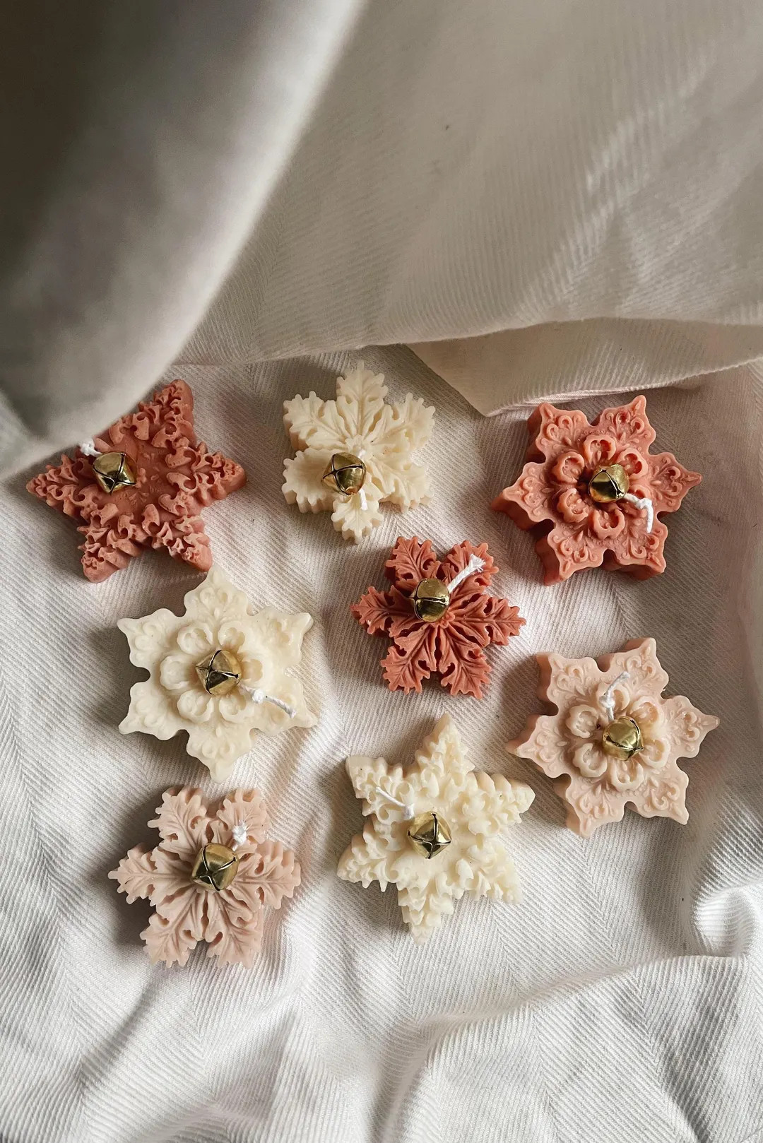 SNÖFLINGA Schneeflockenkerze | Stumpenkerze Weihnachten | Dekorative Kerzen | festliche Kerze | ... | Etsy (US)