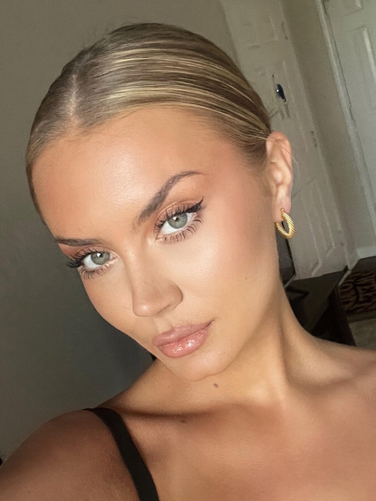 My go-to everyday makeup look 

makeup | beauty | foundation | skincare | concealer | eyeshadow | lip liner | lipstick | lipgloss | blush | bronzer | eyeliner

#LTKbeauty #LTKGiftGuide