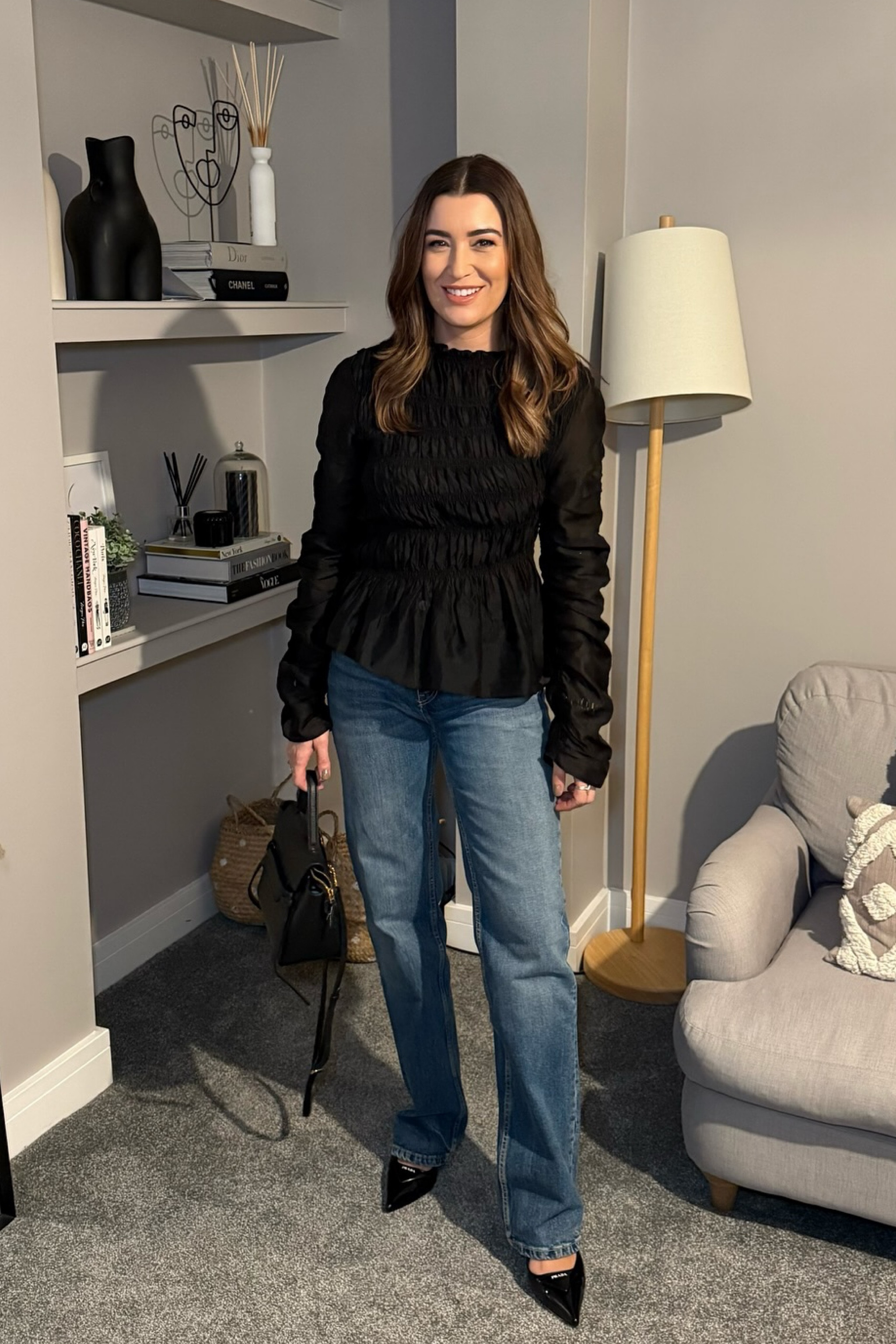 Jeans and a nice top for a girlie evening. 
Easy combo for a local meal, not too dressy or too casual. 

Top @andotherstories 
Jeans @zara 
Bag @celine 
Shoes @prada
Will link on my LTK 
 
.
.
.
#jeansandanicetop #ootdinspo #highstreetstyle #datenightoutfit #girlsnightoutfit

#LTKFashionMonth #LTKuk #LTKstyletip