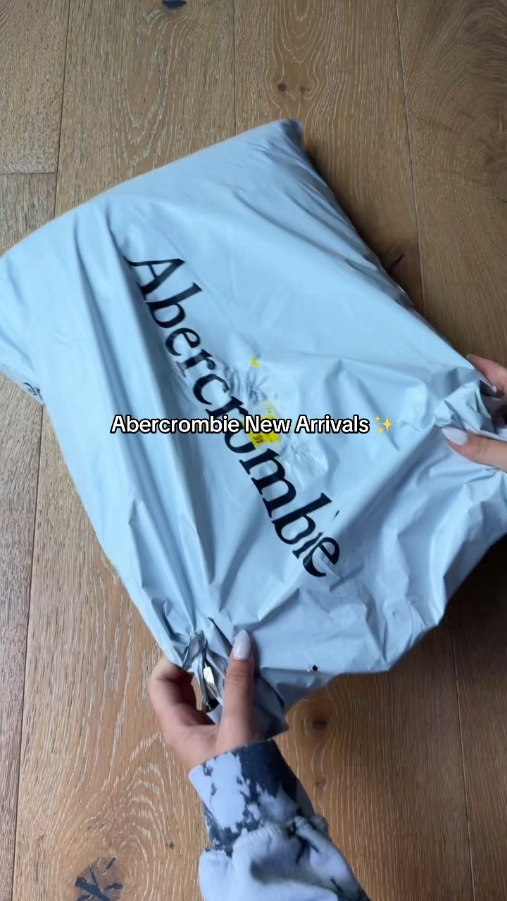 Unboxing some cute new Abercrombie arrivals 🍂 So many good pieces going into fall! I’ll be posting a try-on with these soon and sharing how I’d style them. I’ll have everything linked on my LTK. 🫶🏻

@abercrombie

#LTKootd #LTKgrwm #LTKWedding