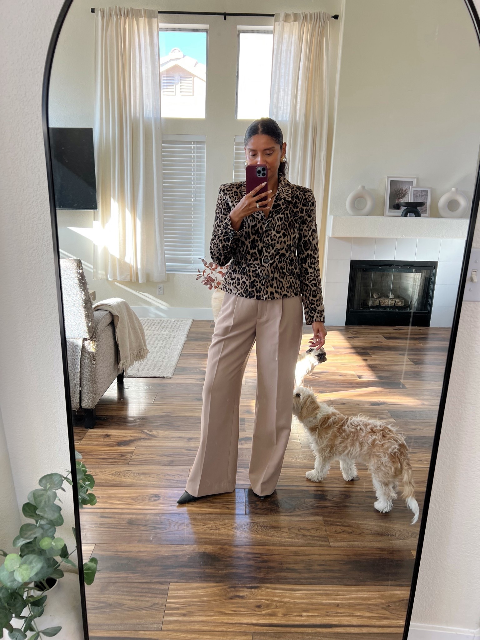 Work wear look! Love this blazer! Wearing a size small