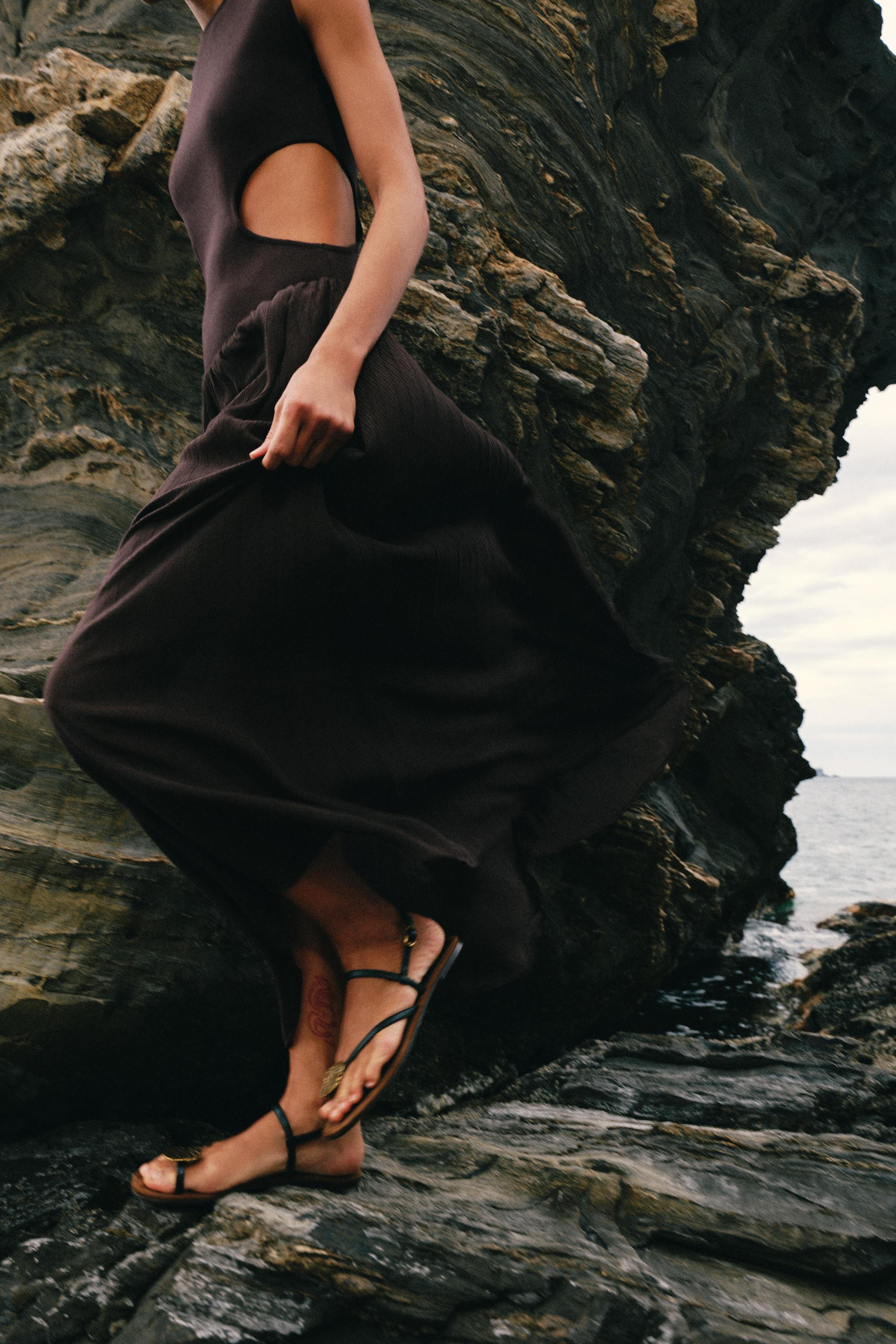 KNIT CUT-OUT DRESS | Zara UK