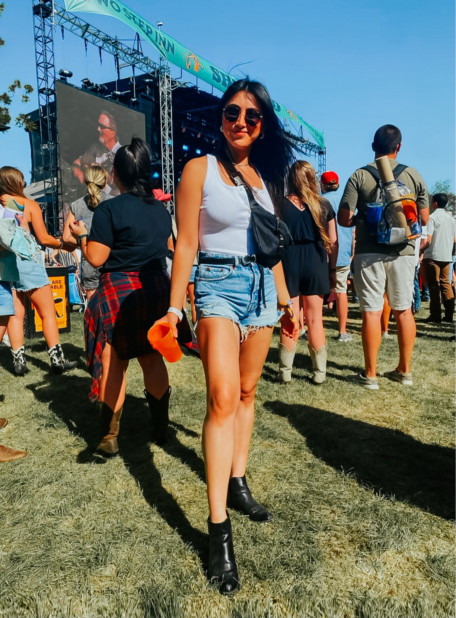 Spring Days & Concerts 

Shorts: Zara 
Belt: H&M 
