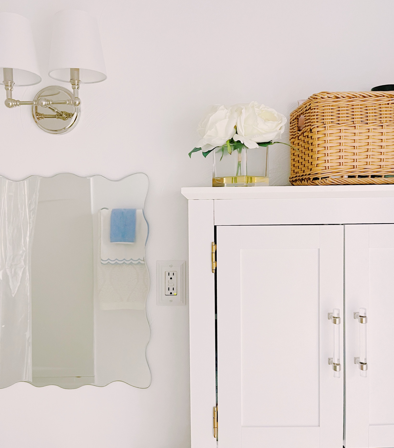 the coziest coastal grandmother bathroom! I am obsessed with this squiggly scalloped mirror we found - no warps at all! and the matching squiggle towels! 🤍

#LTKfindsunder100 #LTKfamily #LTKhome
