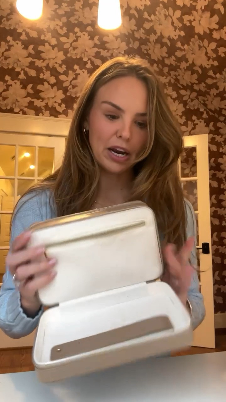 A jewelry box with a pair of earring or a necklace inside is the cutest last minute gift for your mom, sister or friend!! 

#LTKGiftGuide #LTKHoliday #LTKSeasonal