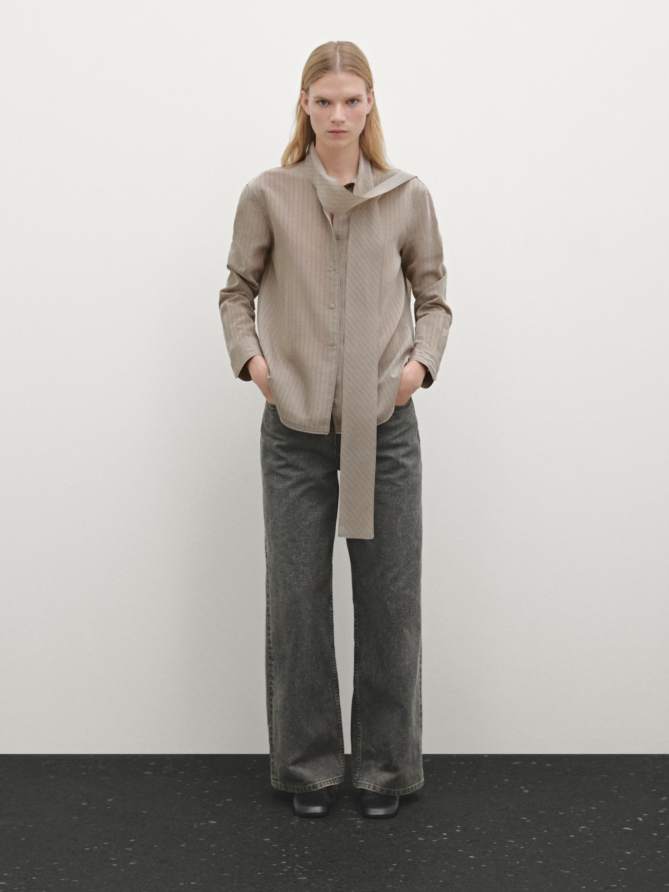 undefined. Buttoned cuffs. Tie-neck. Loose cut. | Massimo Dutti US