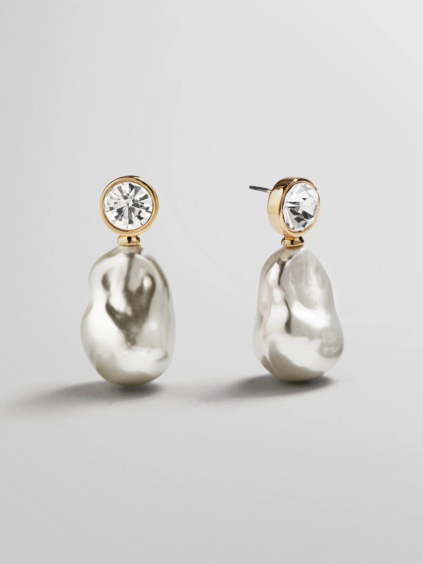Elizabeth Pearl Earrings - Pearl | BaubleBar