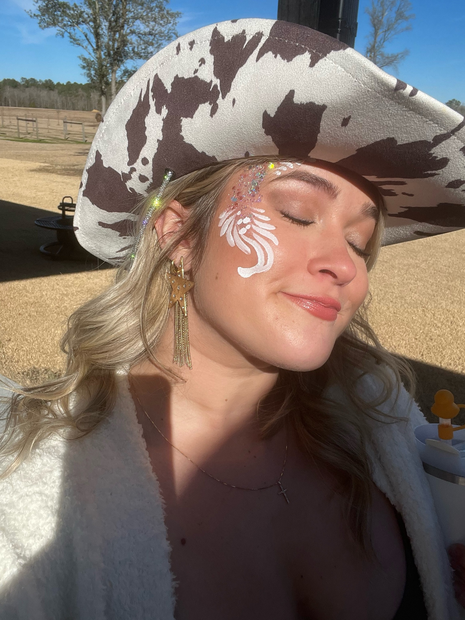 Make up and accessories 🫶🤠✨

#LTKstyletip #LTKparties #LTKbeauty