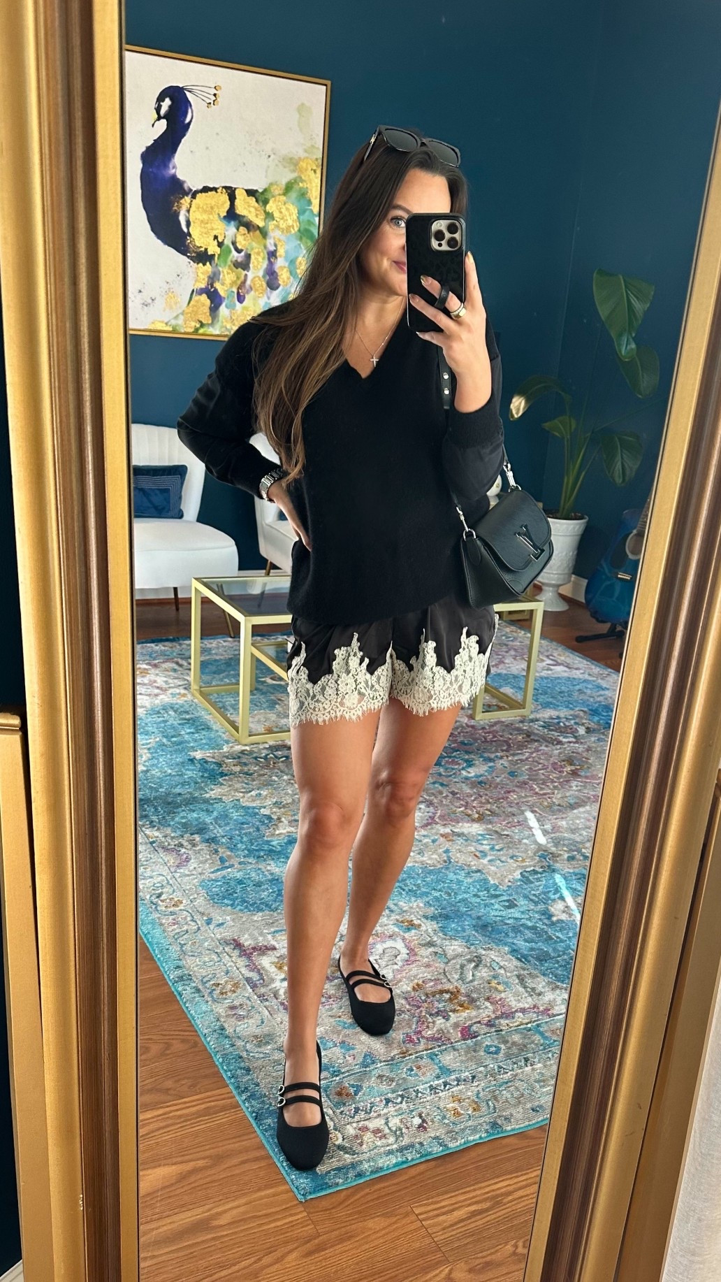 had to pull out the satin shorts for this gorgeous Fall day 🖤

took my normal size medium