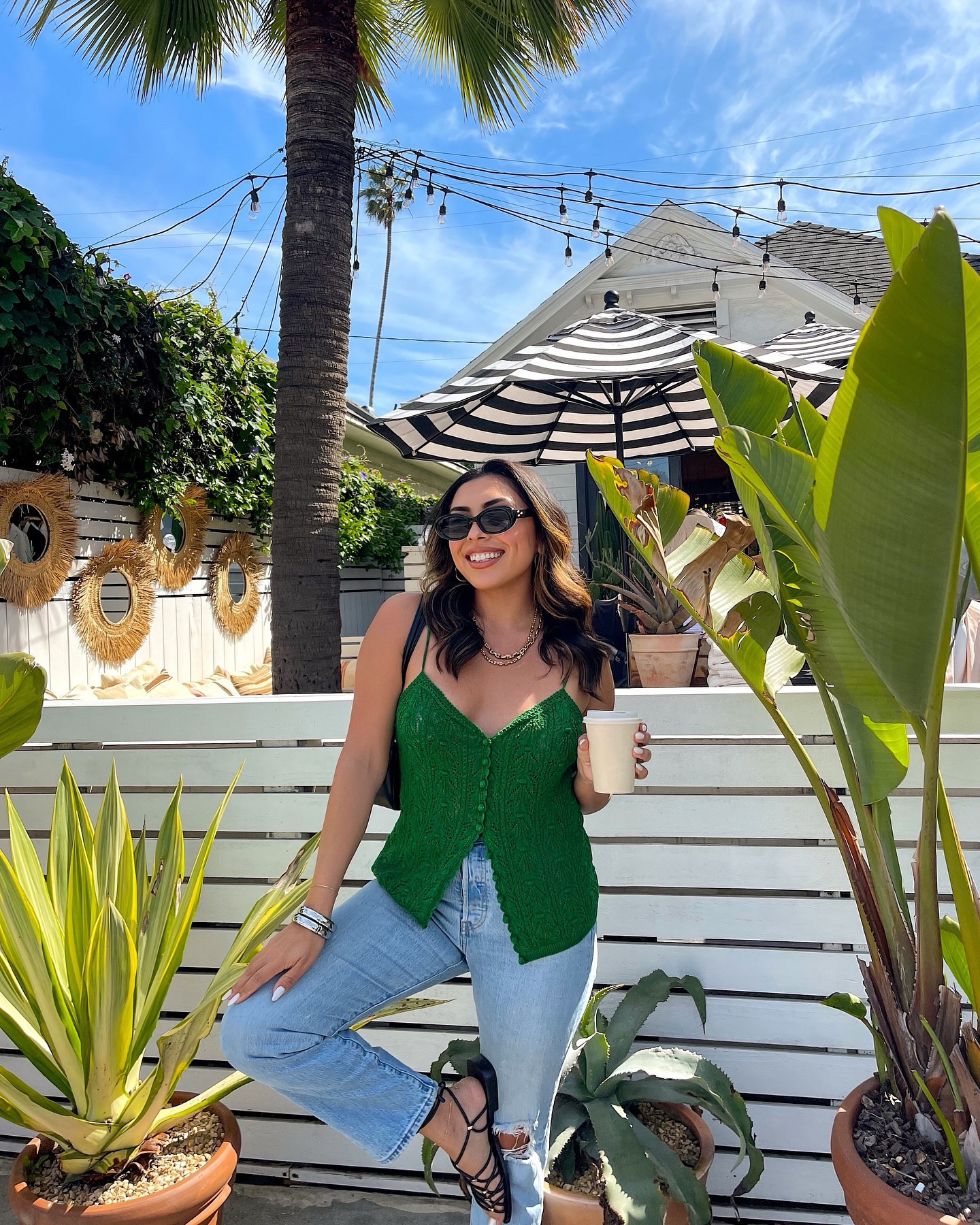 that mid summer feeling ☀️🍃💙
—
outfit will be linked in my @shop.ltk 
knit top & sandals: @sezane 
jeans: @levis 
—
casual style, denim outfit, colorful style, summer days