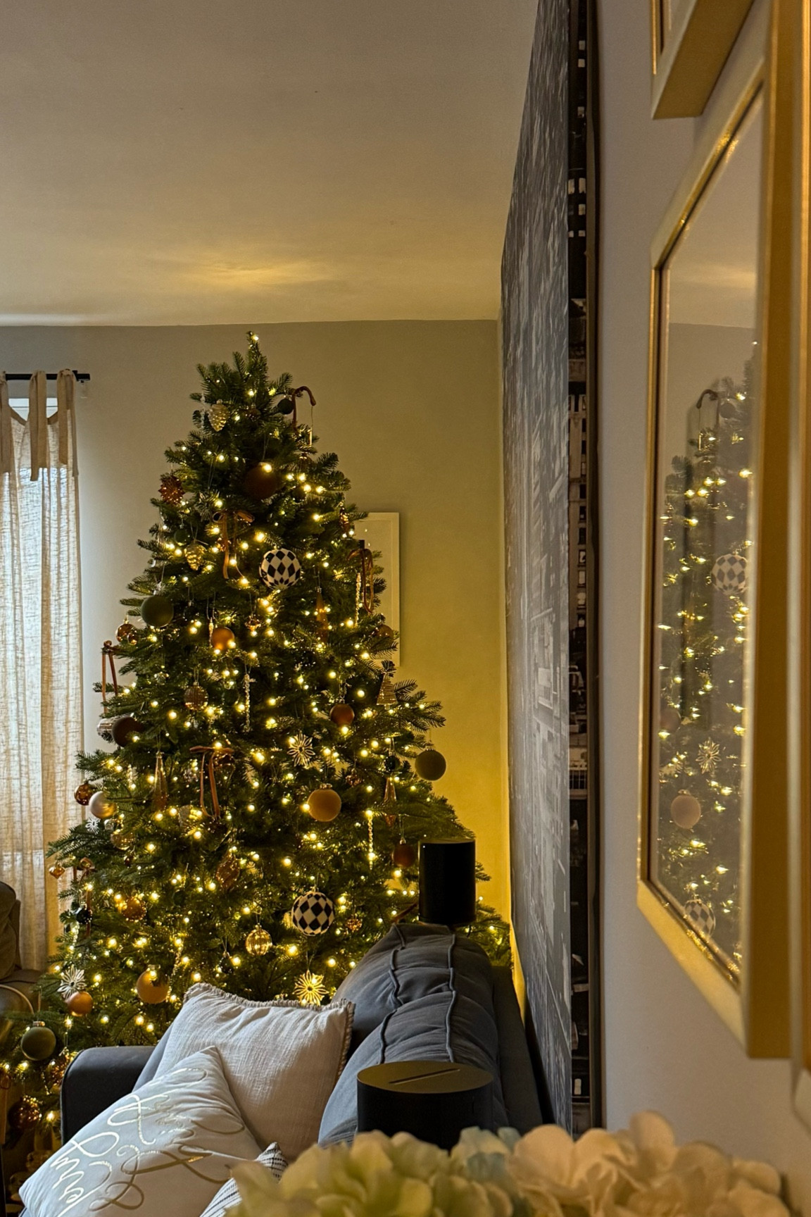 I’m so obsessed with my Christmas tree this year. I used rustic, neutral and copper ornaments. Linking everything below 

Christmas decor, Christmas tree, apartment decor, 

#LTKHoliday #LTKSeasonal #LTKHome