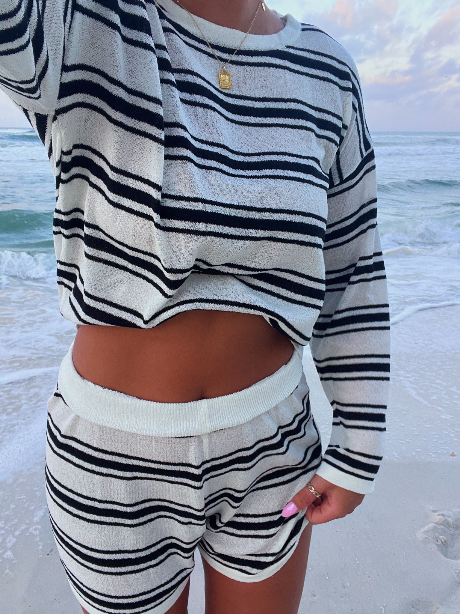 cozy lil beach fit 🖤🌞