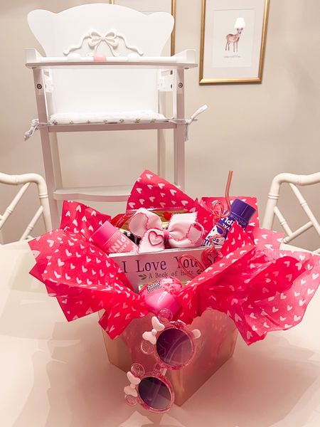Happy Valentines Day! 
The babydoll high chair and Minnie Mouse sunglasses were a hit! ❤️ purchased locally from Posh Tots.  
.
.
#toys #minniemouse #sunglasses #babydoll #highchair #valentine #kids #children


#LTKkids #LTKGiftGuide #LTKbaby
