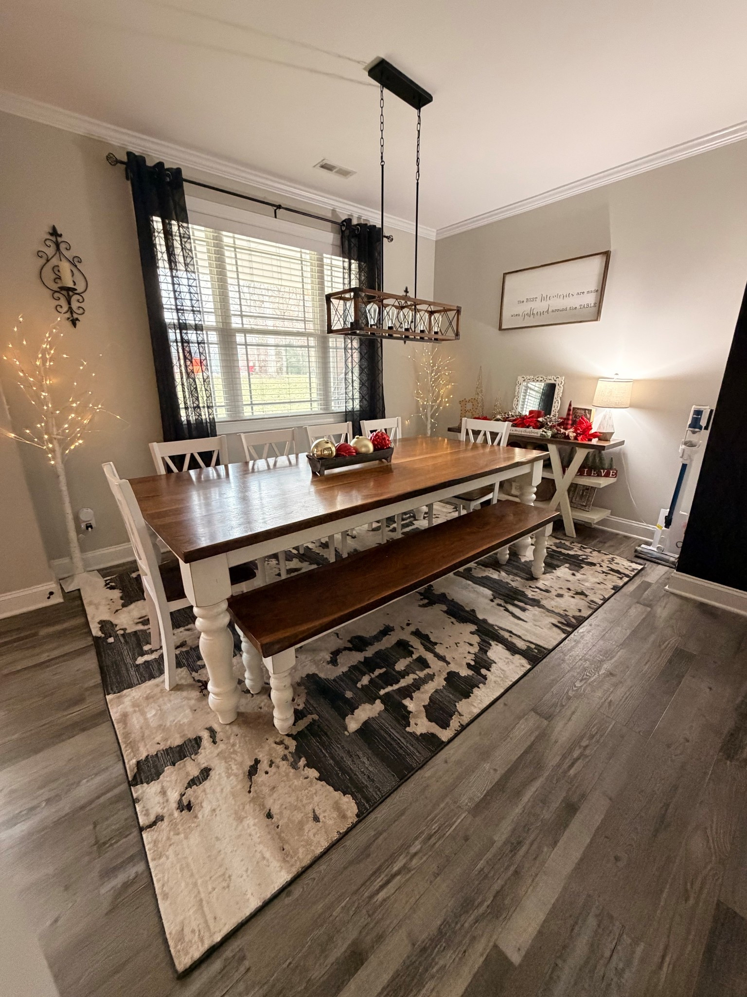 Obsessed with my new dining room rug 😍

#LTKdayinmylife #LTKHome #LTKSeasonal