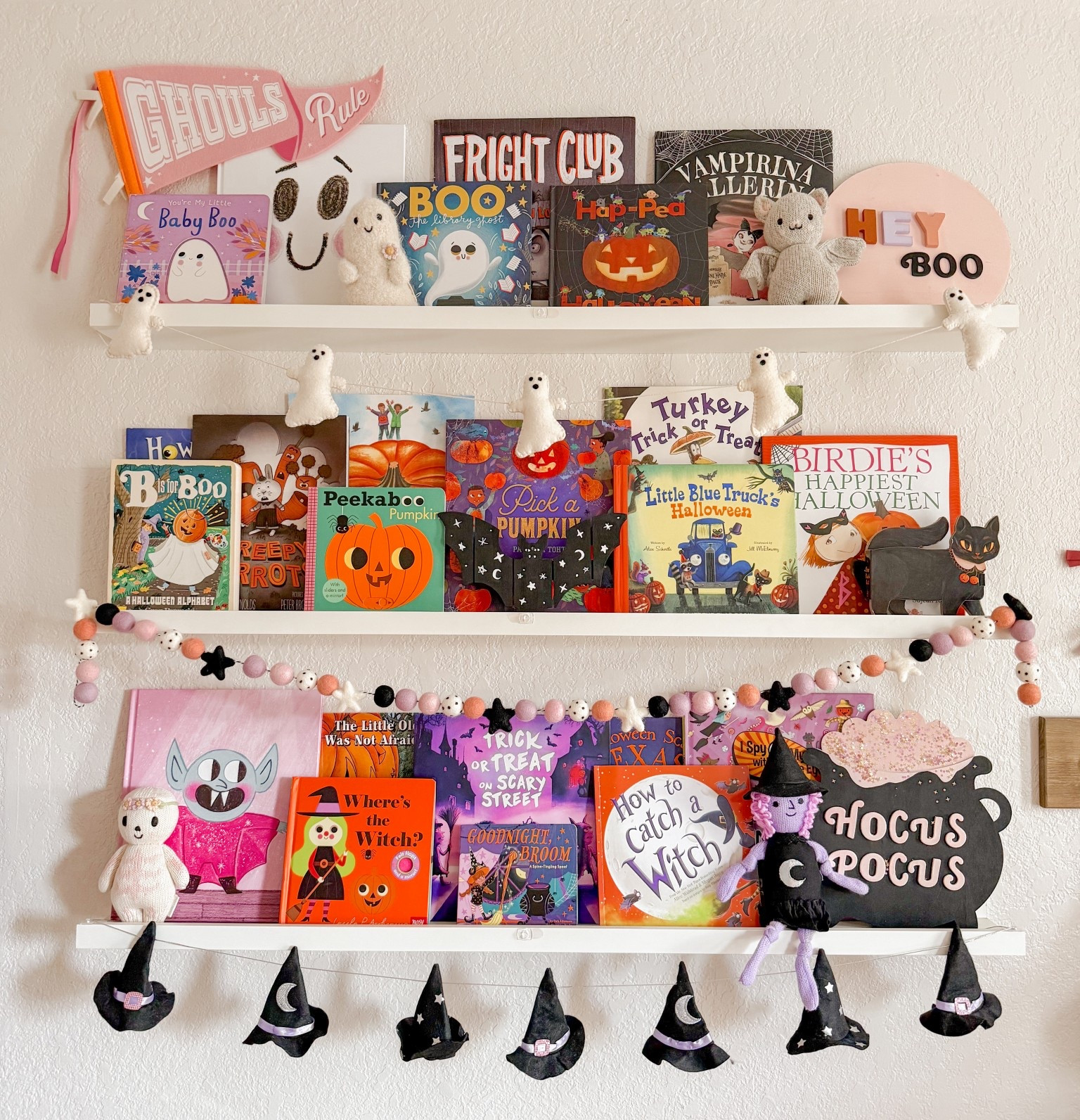 Halloween bookshelves 👻🎃📚 

#LTKKids #LTKHalloween #LTKSeasonal