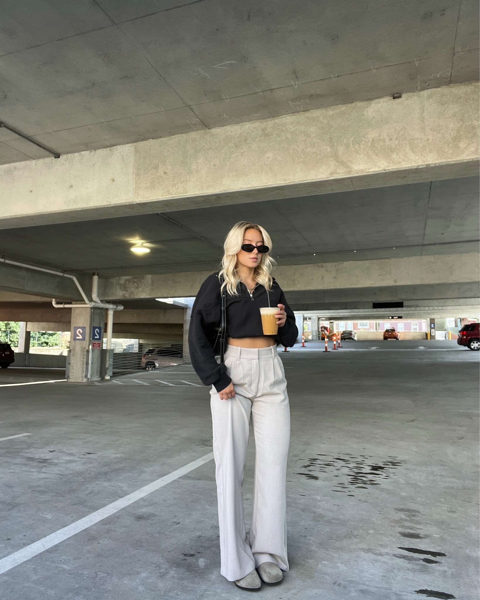 Abercrombie, Abercrombie style, Abercrombie trousers, trousers, birkenstock clogs, birkenstock Boston clogs, fall fashion, fall style, fall outfit ideas, fall fashion 2022 