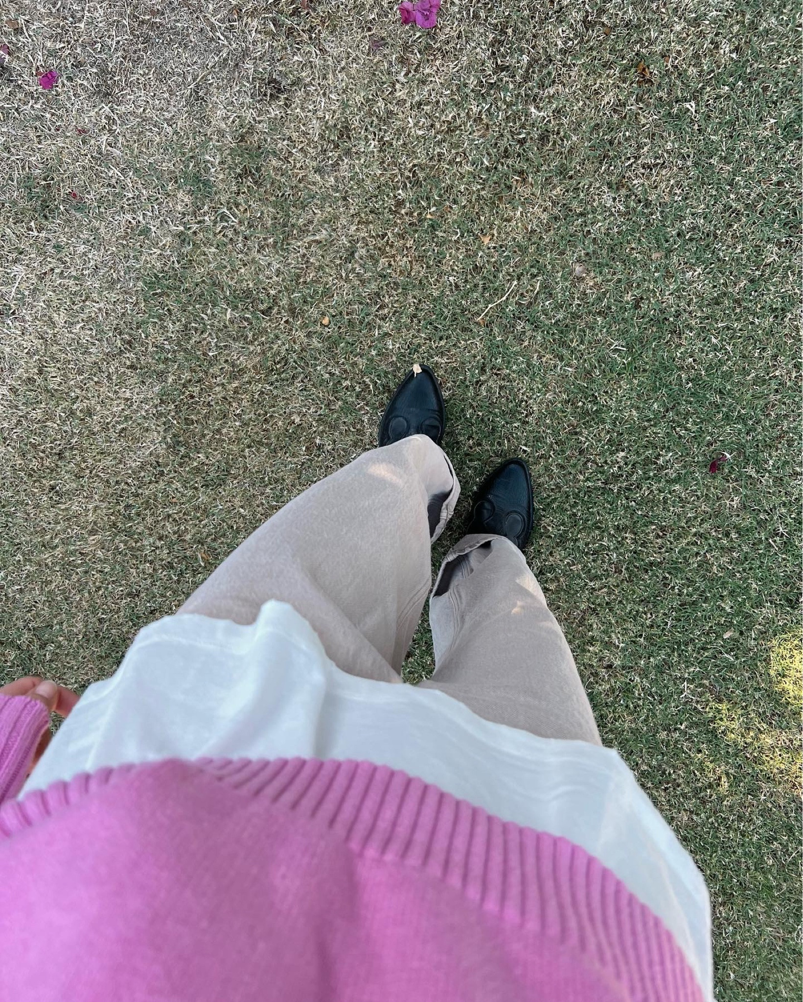 🤠🎀
pink sweater, thrifted
white tee, elwood size L
jeans, abercrombie 27 short
cowboy boots, free people

#LTKfindsunder100 #LTKshoecrush #LTKstyletip