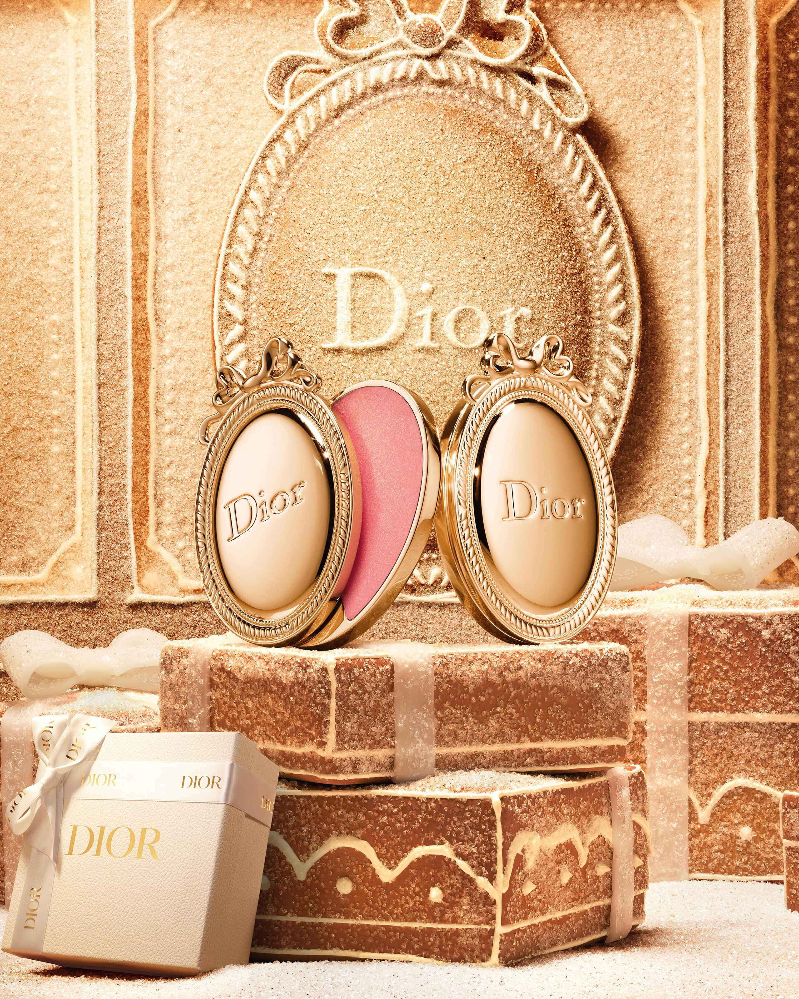 Dior M\u00e9daillon: 24-hour hydrating lip Balm with glitter finish | Dior Beauty (US)