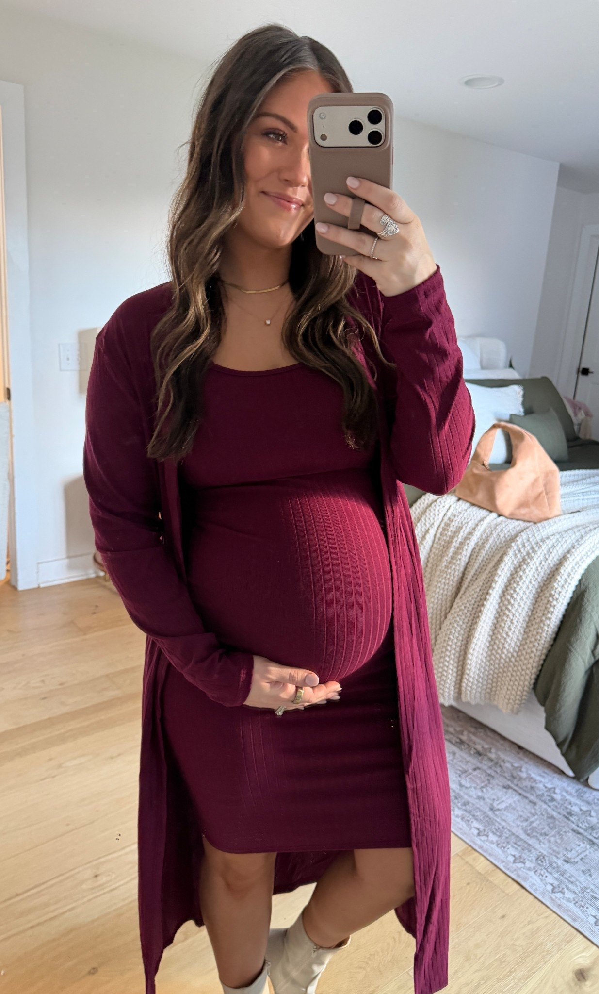 The most comfortable bump friendly dress + cardigan 🤍🤰🏻