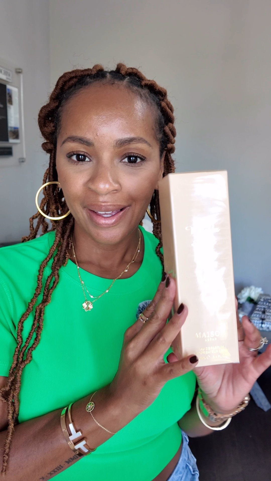 A vanilla fragrance is gonna get me every time! I came across Vanilla Aura by Maison Asrar while perusing the perfume sites last week. The notes sounded promising so I figured it was worth a try for less than $40! 
Check out the notes below!

-Top: bergamot, lemon, lily of the valley
-Mid: caramel, vanilla, chocolate
-Base: amber, sandalwood, tonka, vanilla

I’m actually really impressed with this fragrance. At the time of this post, I’ve been wearing it for a few hours and have already received 3 compliments (2 from strangers, 1 from husbae)! I already knew I was smelling good, but who doesn’t love a fragrance compliment? 🤷🏽‍♀️ 

Have you tried this fragrance? What are your thoughts?



#LTKFindsUnder50 #LTKOver40 #LTKBeauty