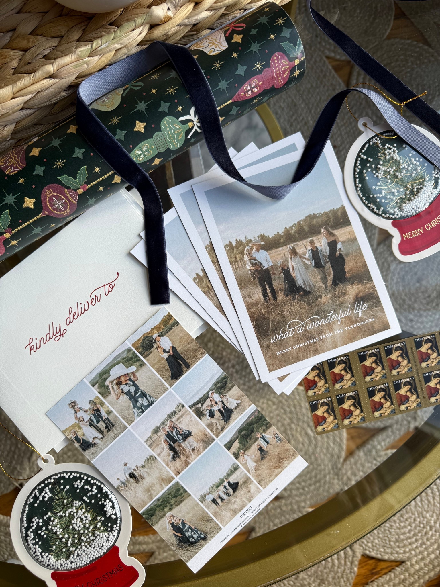 Minted cards, Christmas cards, holiday cards, family photos 

#LTKGiftGuide #LTKHoliday #LTKHome