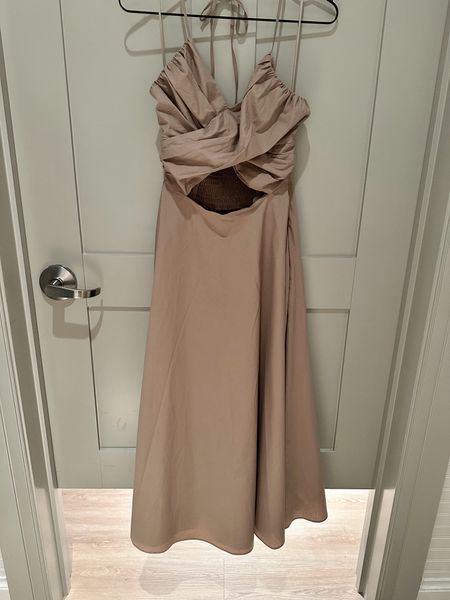 This long neutral brown dress from Abercrombie is so beautiful. Unfortunately for me, it was not flattering where my tummy shows. Still, gorgeous though!

#LTKGiftGuide #LTKParties #LTKxMadewell