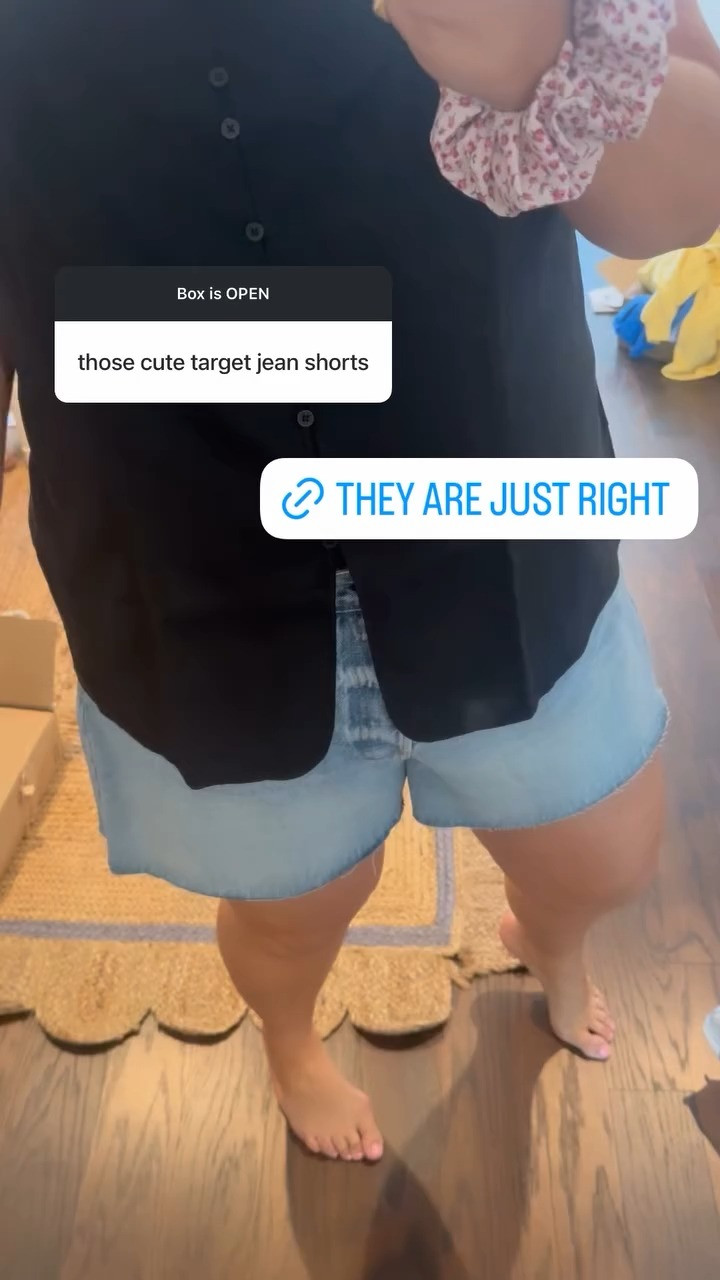 These denim shorts are just right