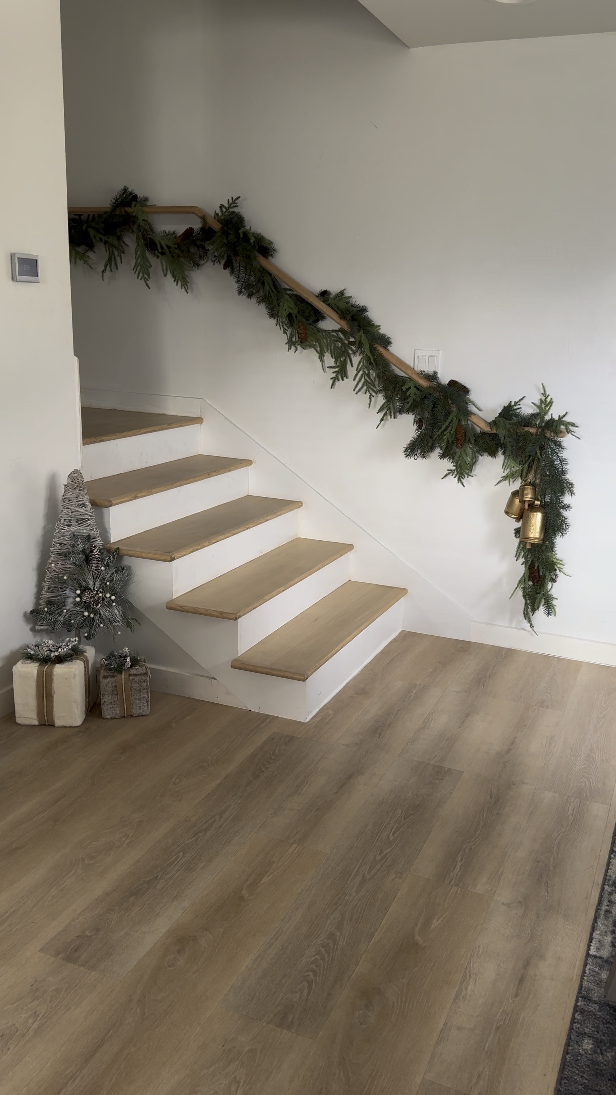 Christmas garland 

#LTKSeasonal #LTKHoliday