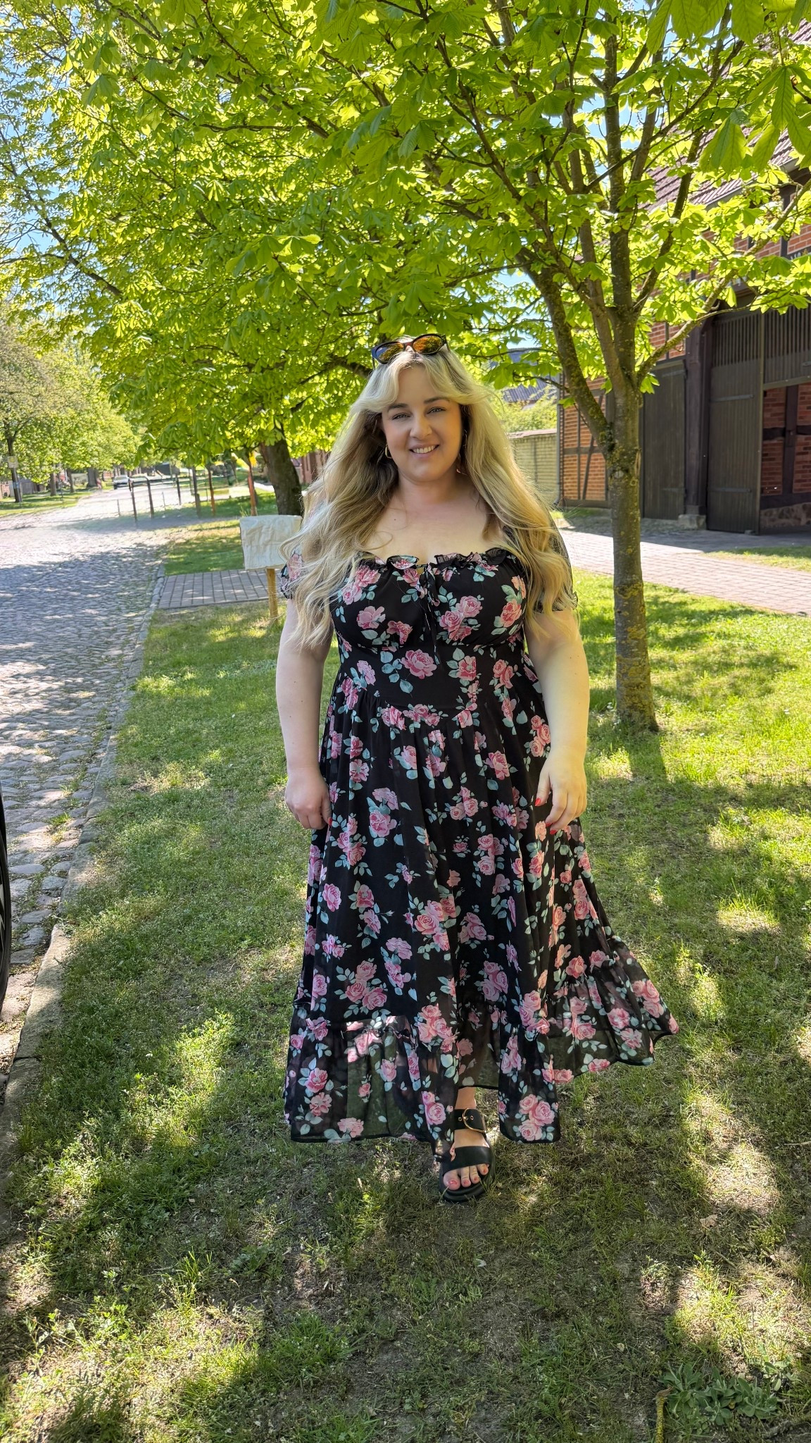 OOTD 💗

Trage Gr XXL / sonst Gr 48/50

#plussizefashion #blumenkleid #kleider

#LTKkleider #LTKplussize #LTKsummer