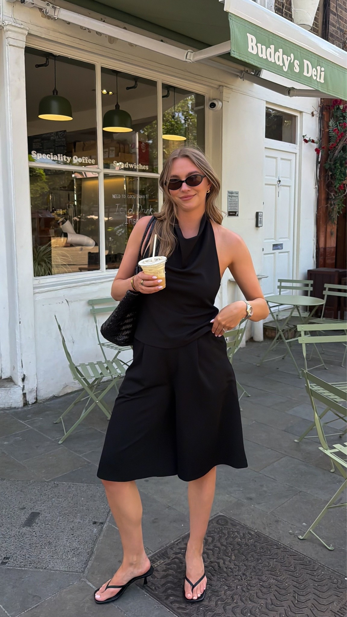 I call this outfit Margot Robbie heatwave