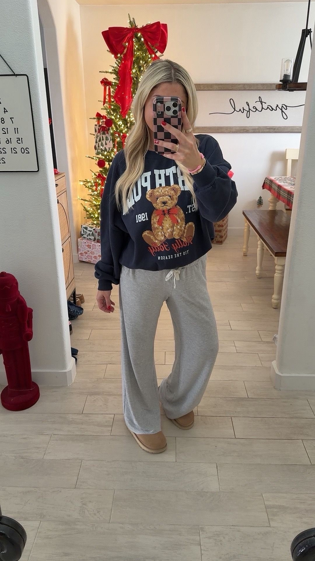 Comfy ootd 
Xl sweater 
M wide leg sweatpants 
Ugg clogs tts

#LTKFindsUnder100 #LTKHoliday #LTKootd