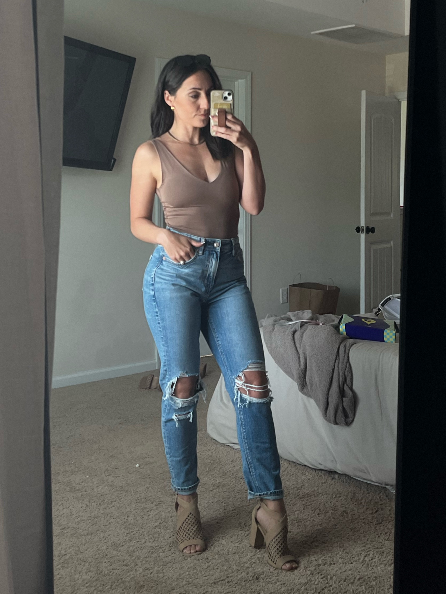 AE mom jean 
Size down 
Normally am size 4, got size 2! 