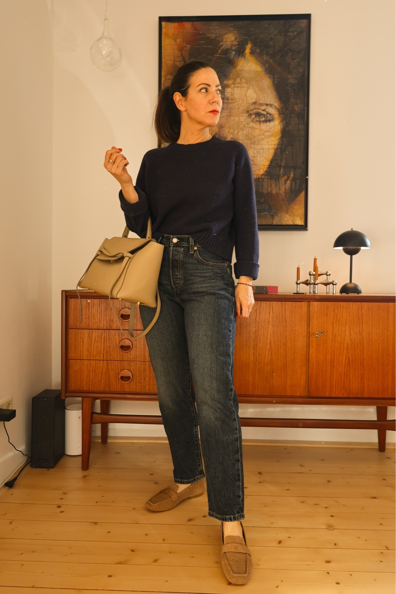 Navy wool sweater, dark wash blue classic blue jeans, cropped. Brown loafers and a beige classic Céline handbag.

Brown Shoes: Vivaia Icon loafers
Jeans: Levi’s 501 cropped 28/26
Bag: Céline
Navy Sweater: Sézane

#LTKPetite #LTKdayinmylife #LTKootd