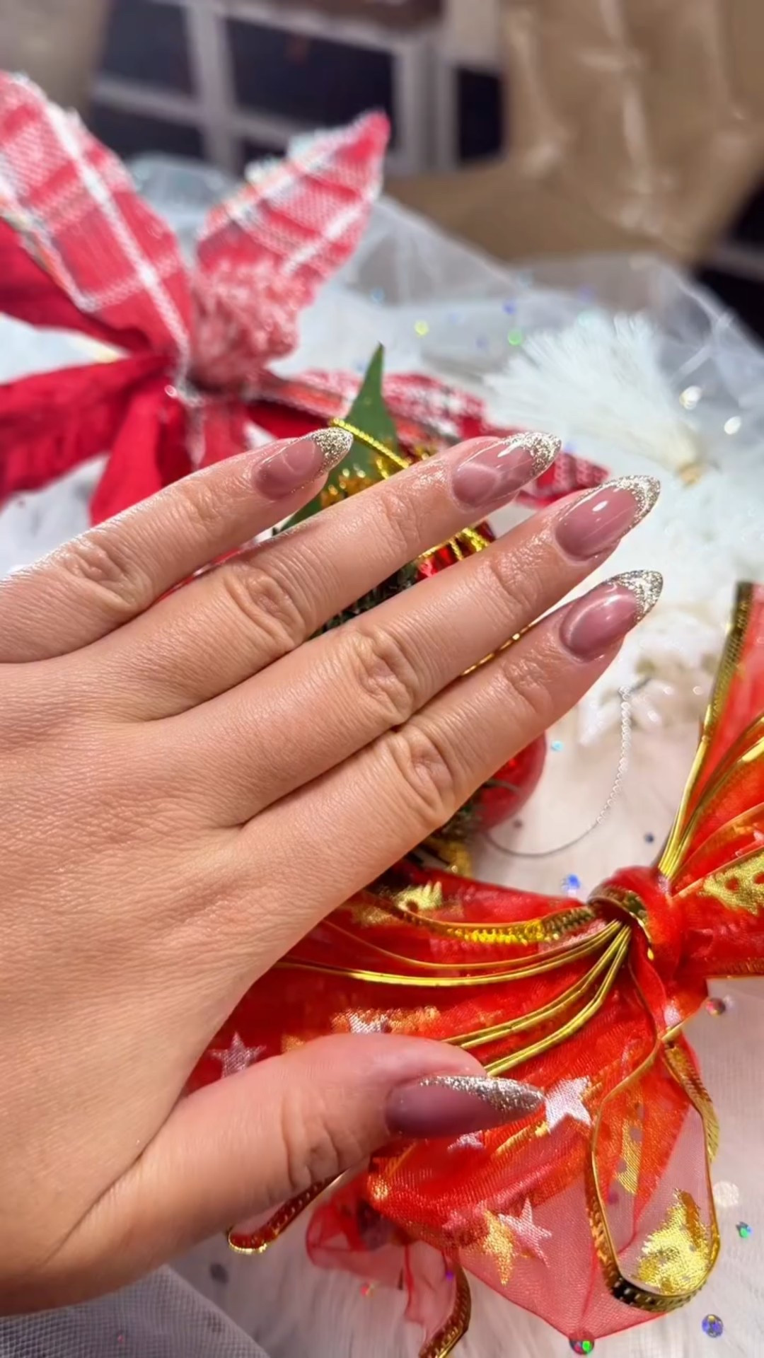 SAVE for your NYE nail appt 💅💎 Copy me and go to @shape_naillab and ask for Van!

#sparklynails #nailinspo #boston #beauty #catseye