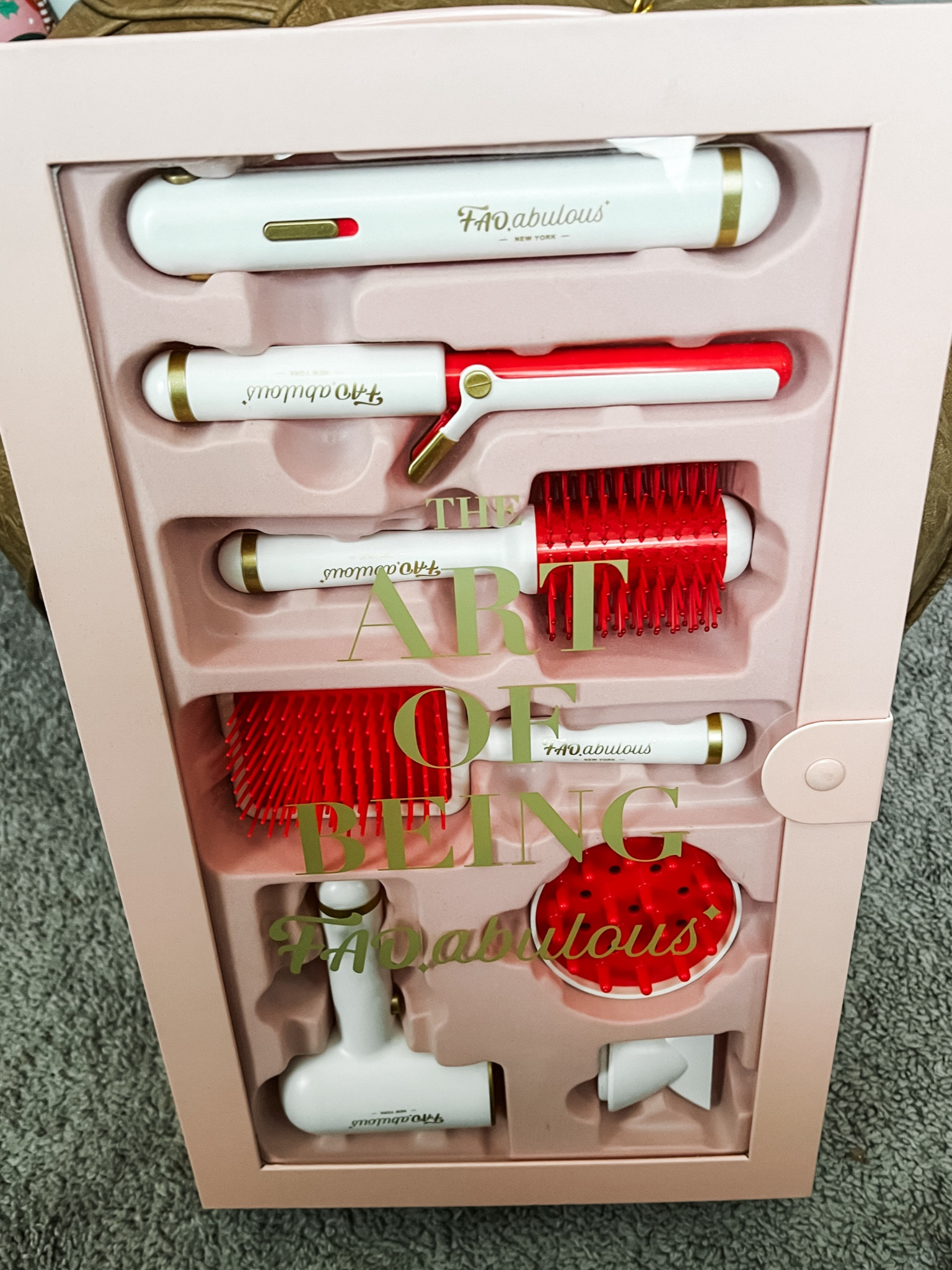 GIFT IDEA :  A hair salon set for your lil stylist 💇‍♀️