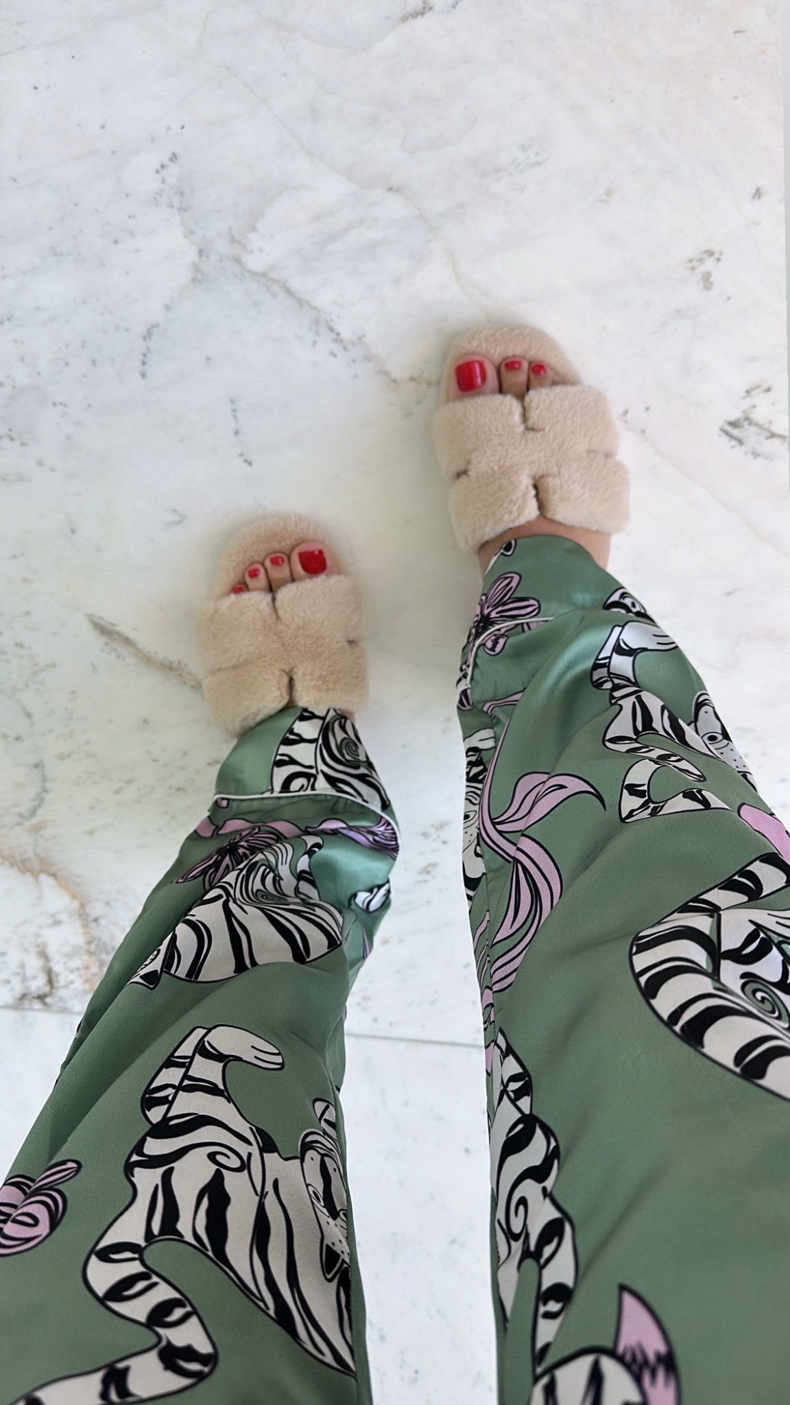 The coziest and softest slippers. Available in other colors and under $30!!!

#LTKStyleTip #LTKActive #LTKmorningroutine