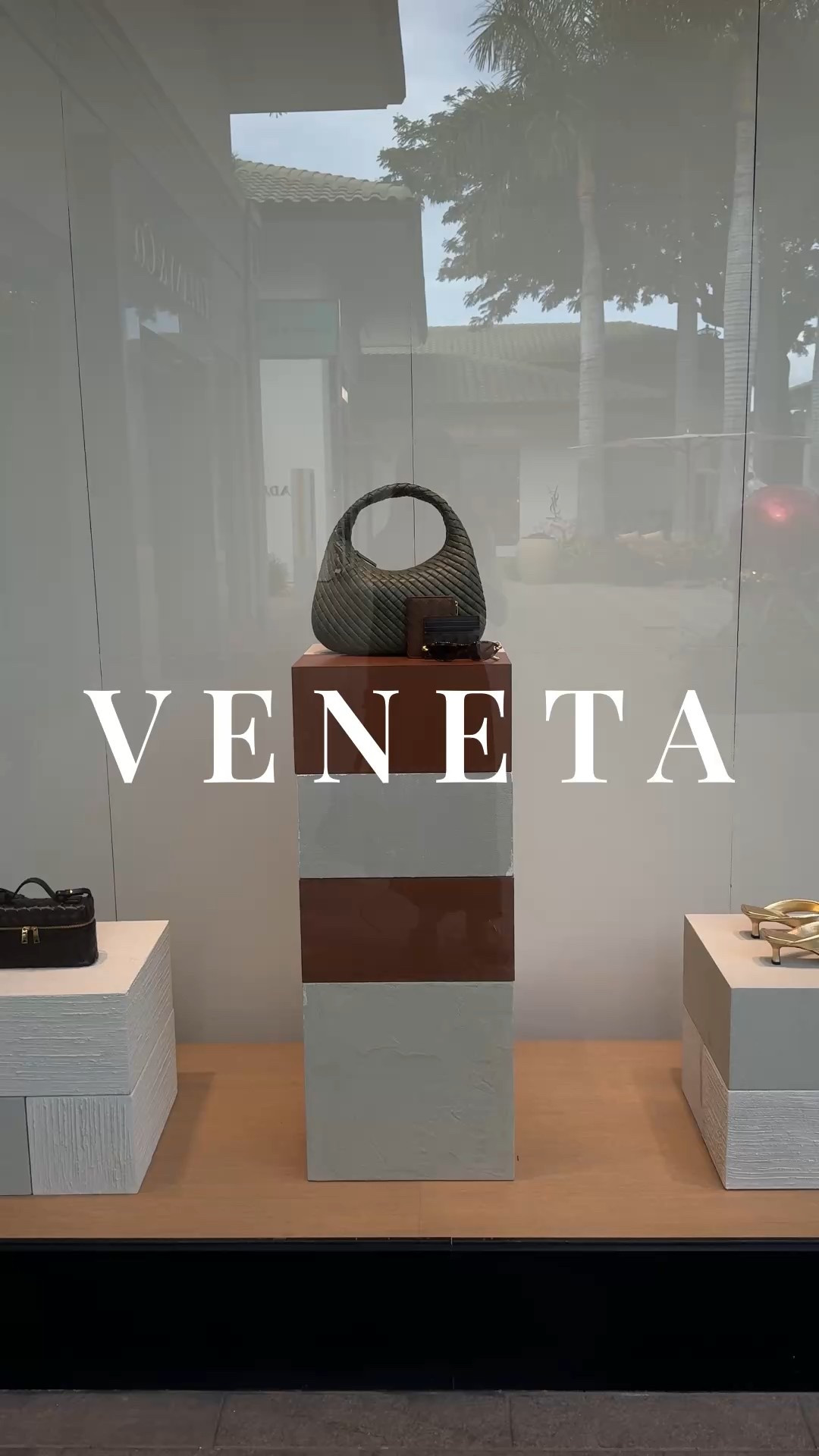 Every girl with a bag obsession (like myself): all I want for Christmas is Bottega Veneta Veneta. 

#LTKHoliday #LTKSeasonal #LTKGiftGuide