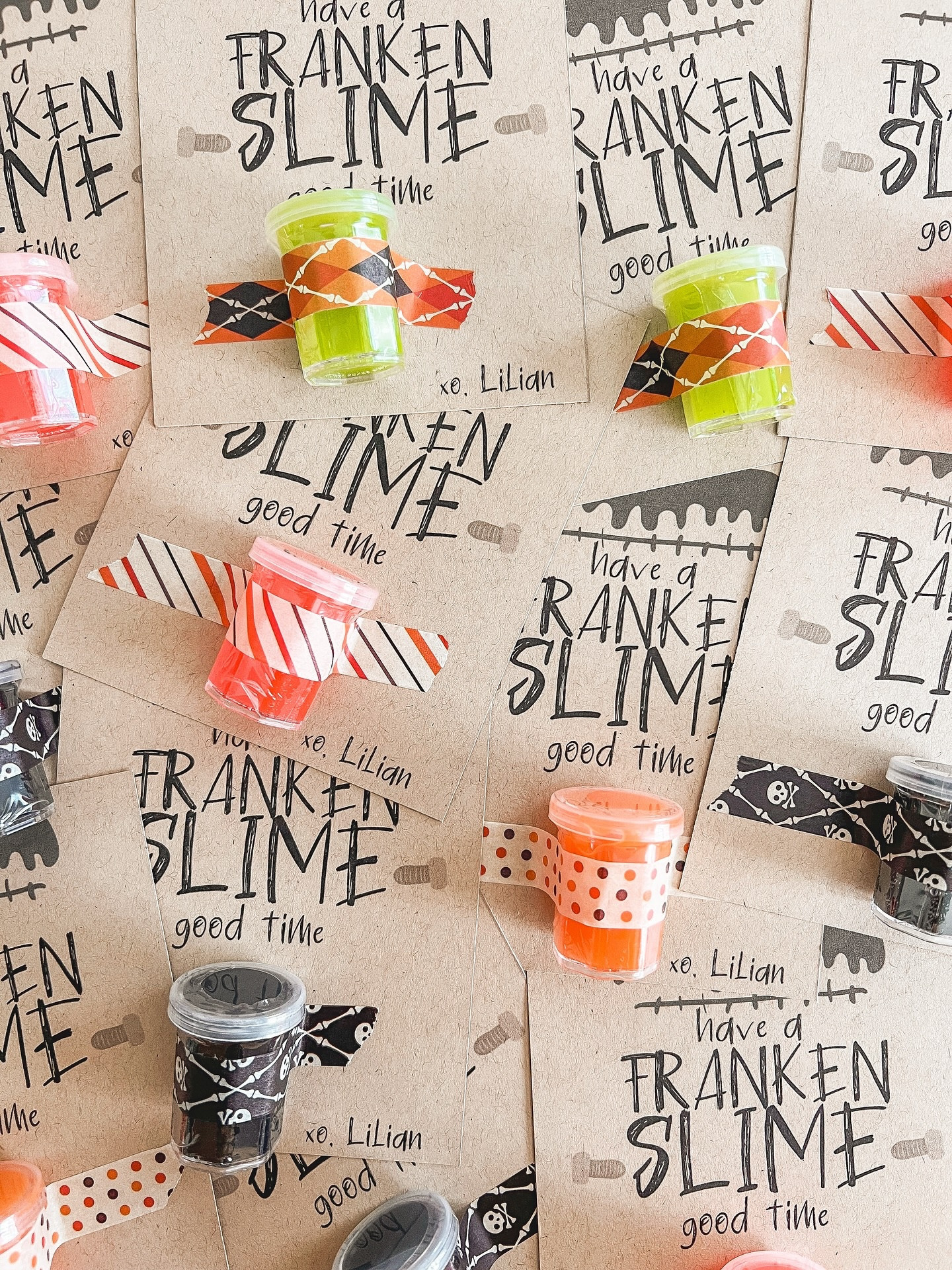 We’re less than 5 days out 🕸️ and if you’re still looking for a spooky classmate gift or non candy gifts to hand out - I’ve got you covered! Using goodies from your local target, card stock, and washi tape you can put these together. The bonus: they’re simple enough for kids to put together on their own!
.
.
#classmategift #partyfavor #partyfavorsforkids #giftsforkids #spookygifts #trickortreating #trickortreathandouts #makeitwithmichaels