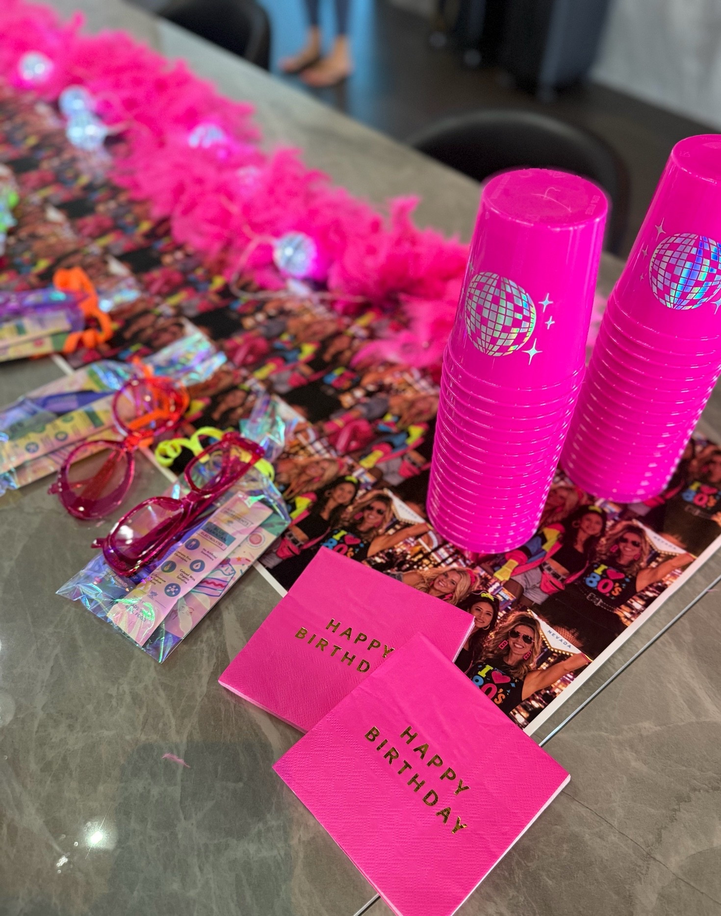 Vegas Birthdays with an 80’s vibe. Neon colors and personalized prints. 💗💛




#vegas #birthday #partydecor #neon