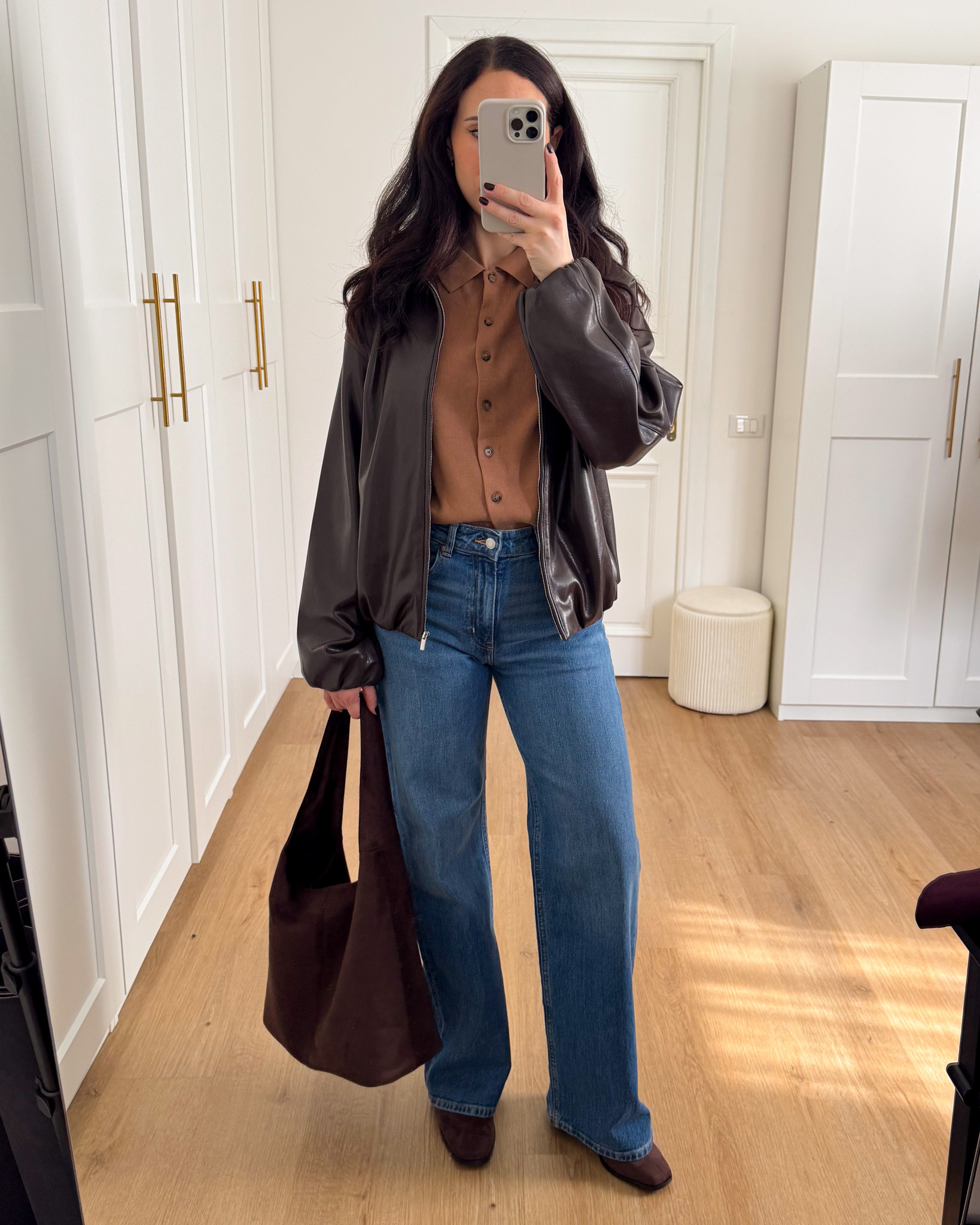 Fall brown look. Zara bomber jacket, suede bag, suede boots, wide leg jeans 

 #LTKeurope
