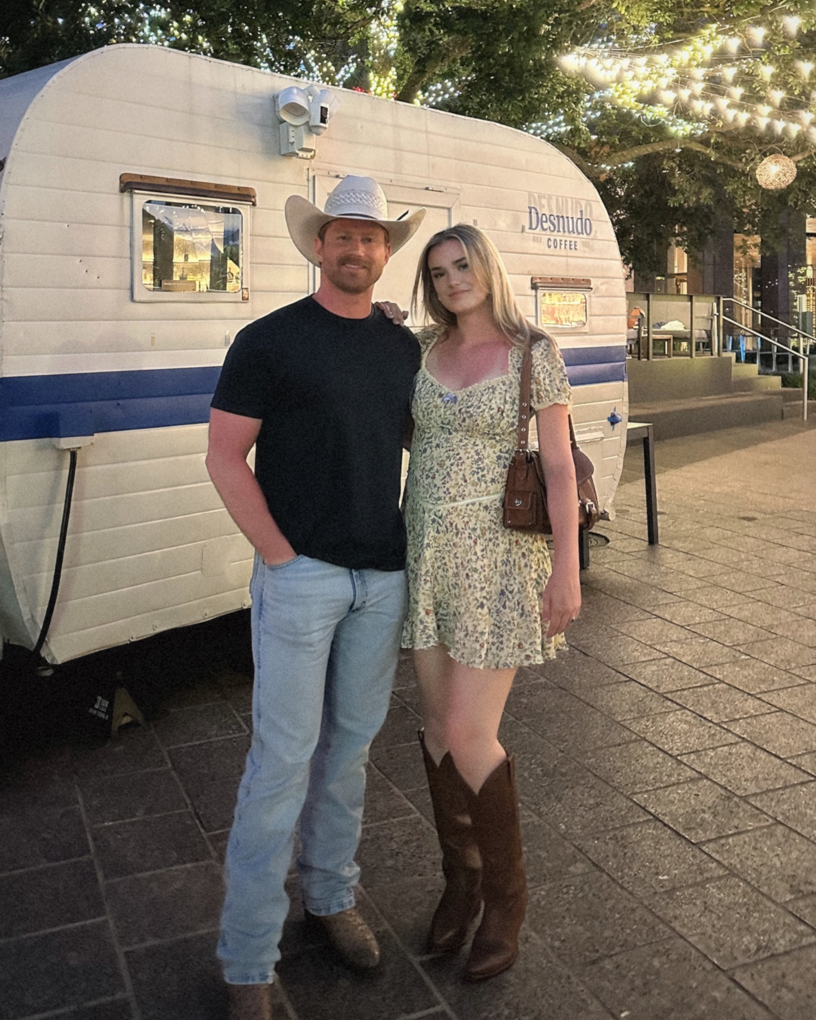 🤠🌵🏜🐴


tecovas - reformation - western outfit - cowboy boots - sundress - texas - coach 

#LTKShoeCrush #LTKItBag #LTKSummerEdit